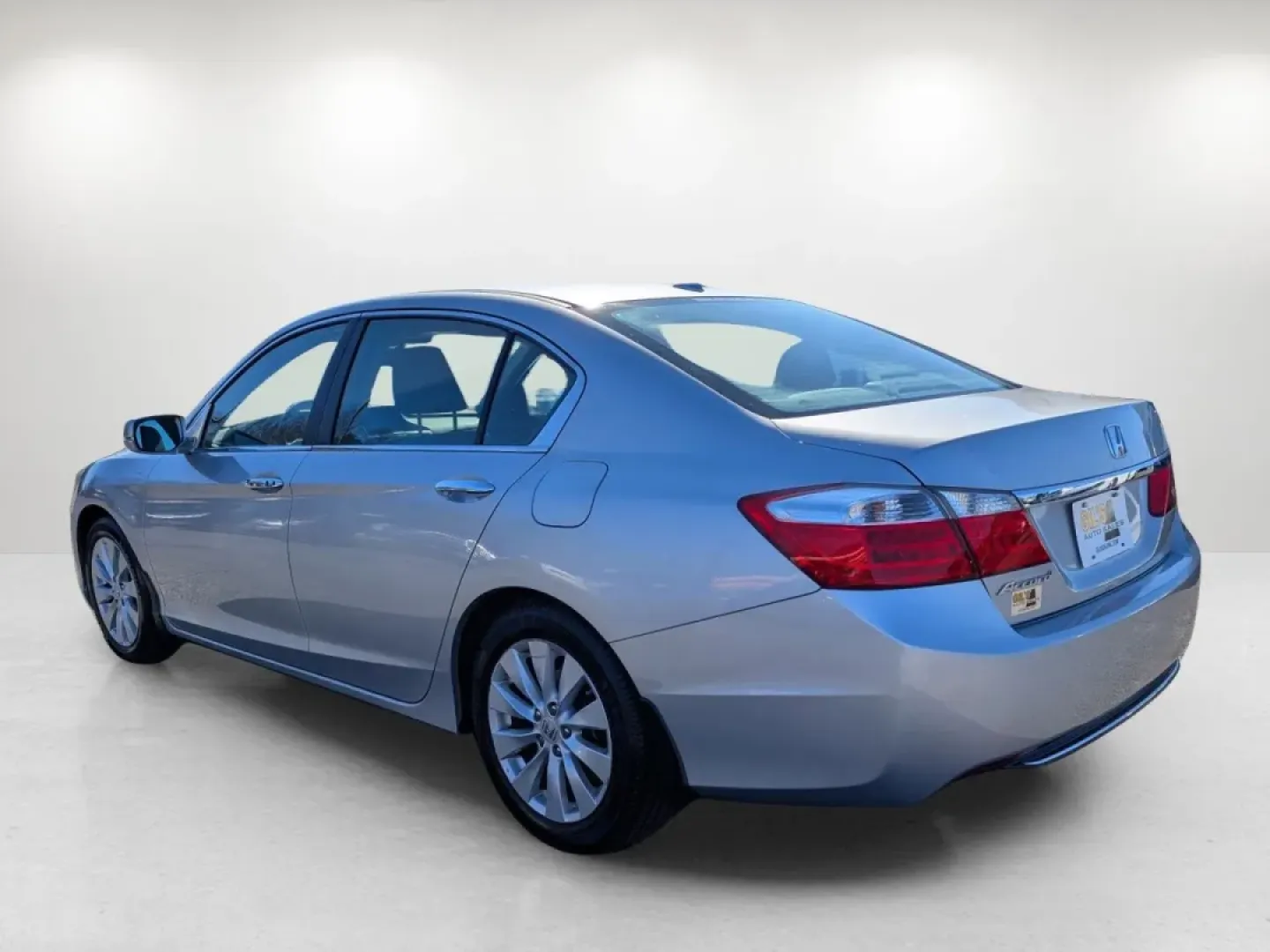 2013 Honda Accord Sdn EX-L (1HGCR2F80DA) with an Other engine, located at 3959 U.S. 80 W, Phenix City, AL, 36870, (334) 297-4885, 32.469296, -85.135185 - **Drive into Adventure with the 2013 Honda Accord EX-L at Gils Auto, Phenix City!**<br /> <br /> Are you ready to elevate your daily commute or family outings with a reliable and stylish vehicle? The 2013 Honda Accord EX-L is designed for those who appreciate comfort, performance, and modern technol - Photo#6