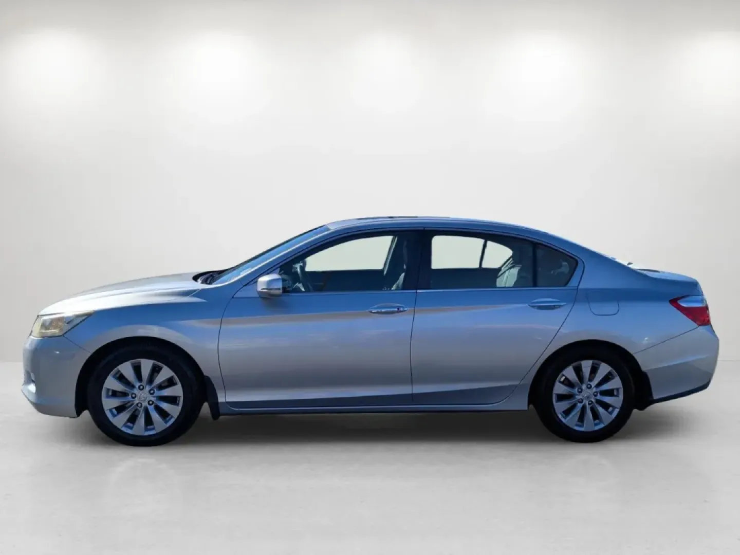 2013 Honda Accord Sdn EX-L (1HGCR2F80DA) with an Other engine, located at 3959 U.S. 80 W, Phenix City, AL, 36870, (334) 297-4885, 32.469296, -85.135185 - **Drive into Adventure with the 2013 Honda Accord EX-L at Gils Auto, Phenix City!**<br /> <br /> Are you ready to elevate your daily commute or family outings with a reliable and stylish vehicle? The 2013 Honda Accord EX-L is designed for those who appreciate comfort, performance, and modern technol - Photo#7