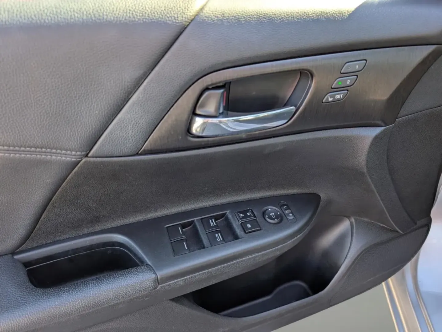 2013 Honda Accord Sdn EX-L (1HGCR2F80DA) with an Other engine, located at 3959 U.S. 80 W, Phenix City, AL, 36870, (334) 297-4885, 32.469296, -85.135185 - **Drive into Adventure with the 2013 Honda Accord EX-L at Gils Auto, Phenix City!**<br /> <br /> Are you ready to elevate your daily commute or family outings with a reliable and stylish vehicle? The 2013 Honda Accord EX-L is designed for those who appreciate comfort, performance, and modern technol - Photo#8