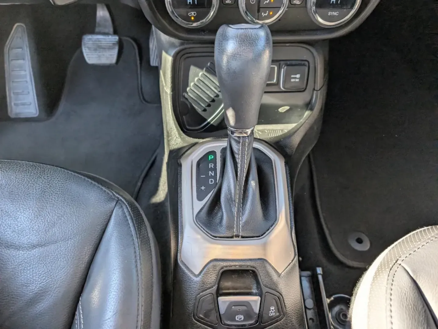 2015 /Black Jeep Renegade Limited (ZACCJADT1FP) with an Other engine, located at 3959 U.S. 80 W, Phenix City, AL, 36870, (334) 297-4885, 32.469296, -85.135185 - **Adventure Awaits with This 2015 Jeep Renegade Limited in Phenix City, AL!**<br /> <br /> Are you ready to elevate your weekend getaways or daily commutes? This 2015 Jeep Renegade Limited is the perfect blend of comfort and capability, making it an ideal choice for active lifestyles. Whether you're - Photo#13