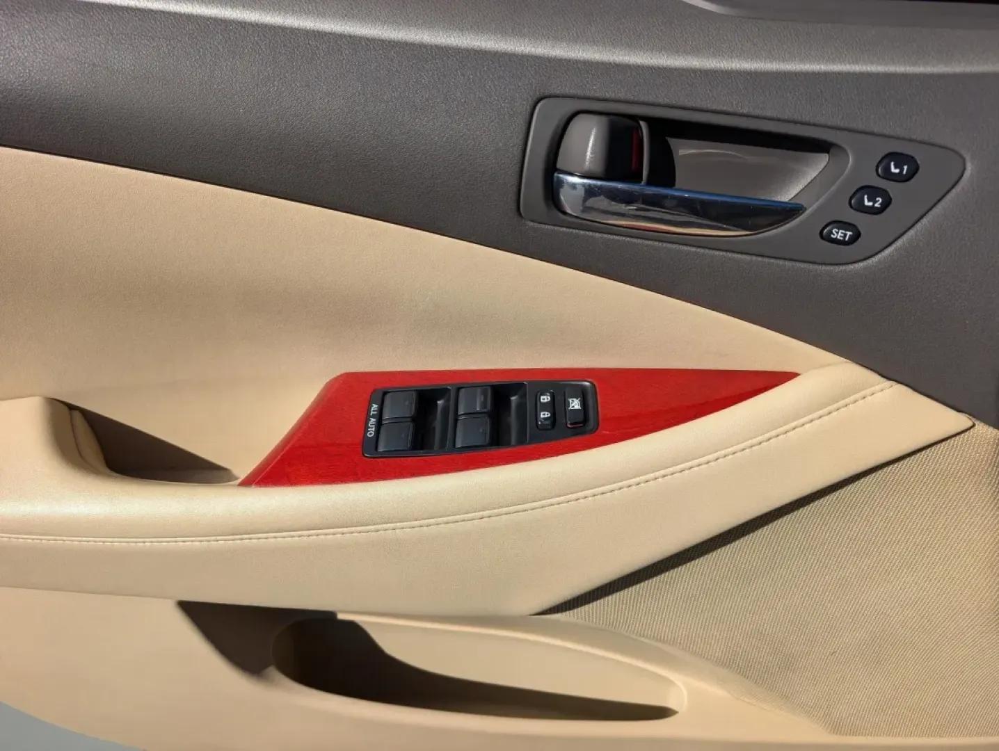 2007 Lexus ES 350 (JTHBJ46G972) with an Other engine, located at 3959 U.S. 80 W, Phenix City, AL, 36870, (334) 297-4885, 32.469296, -85.135185 - **Embrace Luxury and Reliability with the 2007 Lexus ES 350 at Gils Auto - Phenix City**<br /> <br /> Imagine gliding through the streets of Phenix City in a sophisticated sedan that combines luxury with affordability. The 2007 Lexus ES 350 is not just a car; it's an experience that elevates daily c - Photo#8