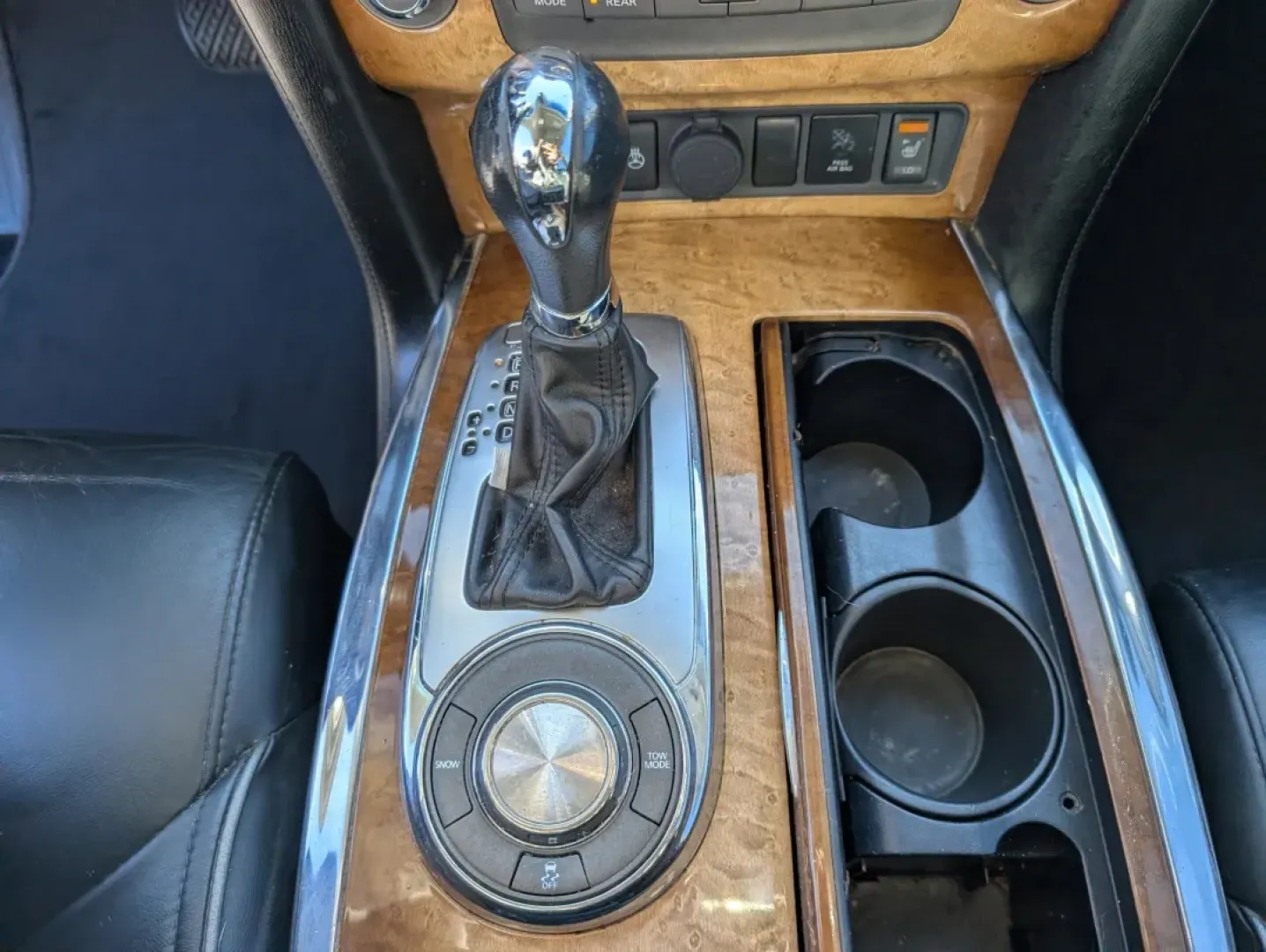 2013 /Graphite Infiniti QX56 (JN8AZ2NFXD9) with an Other engine, located at 3959 U.S. 80 W, Phenix City, AL, 36870, (334) 297-4885, 32.469296, -85.135185 - ### Discover the 2013 Infiniti QX56: Your Family's Ticket to Adventure!<br /> <br /> Ready to elevate your family's road trips and enhance your daily commutes? Look no further than this stunning 2013 Infiniti QX56, available now at Gils Auto in Phenix City, AL. With spacious seating for up to seven, - Photo#13