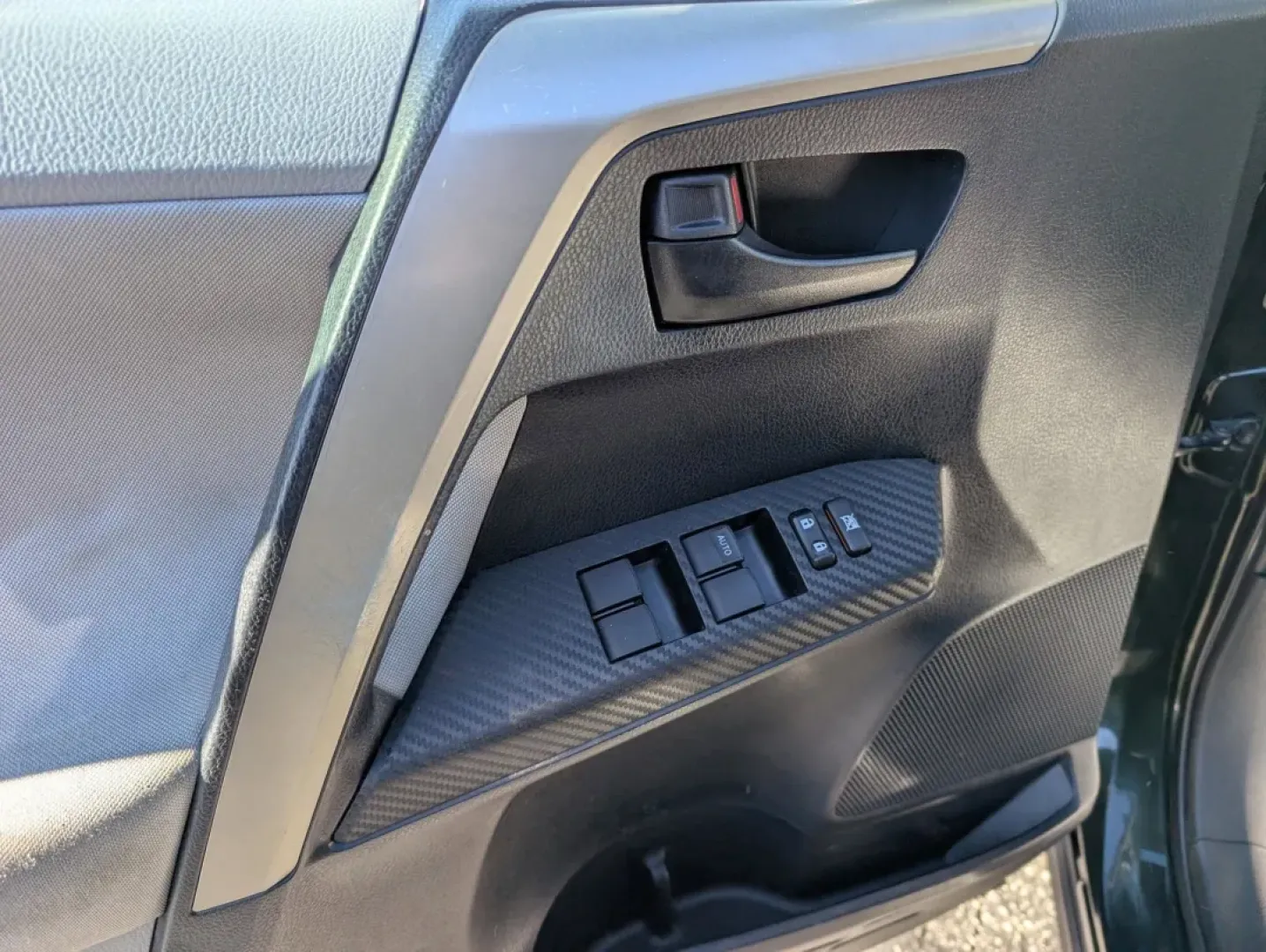 2013 Toyota RAV4 XLE (2T3RFREV3DW) with an Other engine, located at 3959 U.S. 80 W, Phenix City, AL, 36870, (334) 297-4885, 32.469296, -85.135185 - **Discover Adventure and Comfort in the 2013 Toyota RAV4 XLE at Gils Auto!**<br /> <br /> Are you on the hunt for a vehicle that can seamlessly transition from weekday commutes to weekend adventures? Look no further! The 2013 Toyota RAV4 XLE is the perfect SUV for those who crave versatility and rel - Photo#8