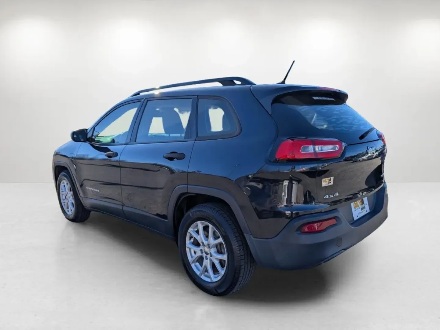 2015 /Lt Frost Beige/Black Jeep Cherokee Sport (1C4PJMAB3FW) with an Other engine, located at 3959 U.S. 80 W, Phenix City, AL, 36870, (334) 297-4885, 32.469296, -85.135185 - **Unleash Your Adventurous Spirit with the 2015 Jeep Cherokee Sport at Gils Auto!**<br /> <br /> Are you ready to take your driving experience to the next level? If you're an adventure seeker or need a reliable vehicle for your daily commute, the 2015 Jeep Cherokee Sport is the perfect match for you - Photo#6