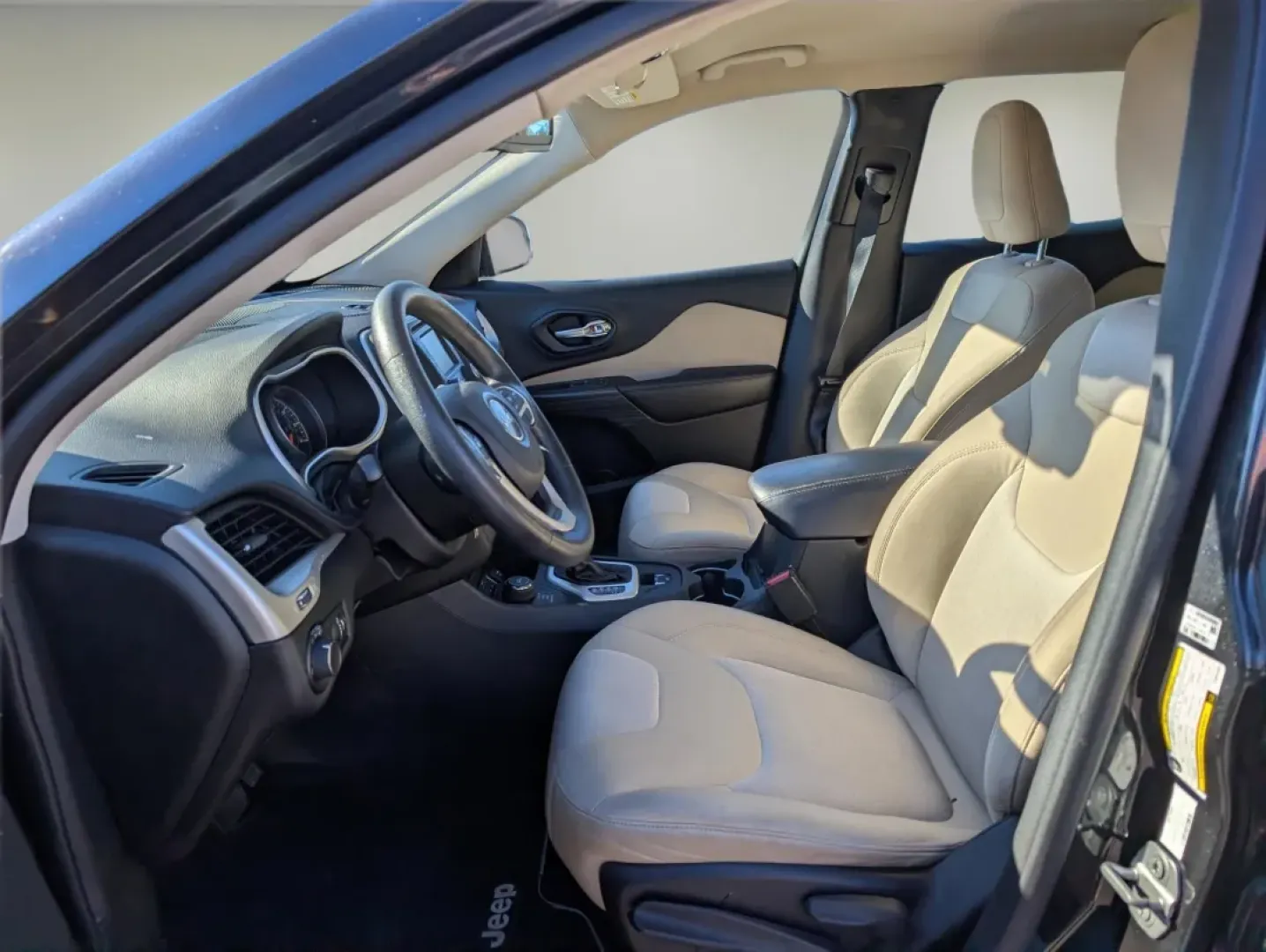 2015 /Lt Frost Beige/Black Jeep Cherokee Sport (1C4PJMAB3FW) with an Other engine, located at 3959 U.S. 80 W, Phenix City, AL, 36870, (334) 297-4885, 32.469296, -85.135185 - **Unleash Your Adventurous Spirit with the 2015 Jeep Cherokee Sport at Gils Auto!**<br /> <br /> Are you ready to take your driving experience to the next level? If you're an adventure seeker or need a reliable vehicle for your daily commute, the 2015 Jeep Cherokee Sport is the perfect match for you - Photo#9