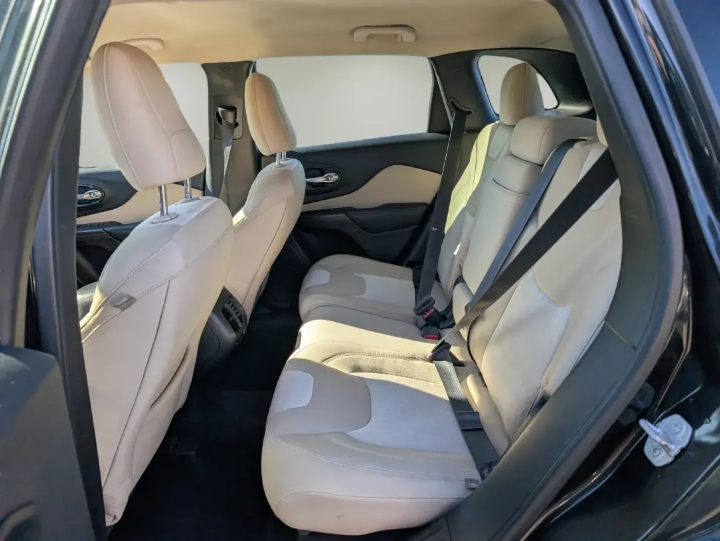 2015 /Lt Frost Beige/Black Jeep Cherokee Sport (1C4PJMAB3FW) with an Other engine, located at 3959 U.S. 80 W, Phenix City, AL, 36870, (334) 297-4885, 32.469296, -85.135185 - **Unleash Your Adventurous Spirit with the 2015 Jeep Cherokee Sport at Gils Auto!**<br /> <br /> Are you ready to take your driving experience to the next level? If you're an adventure seeker or need a reliable vehicle for your daily commute, the 2015 Jeep Cherokee Sport is the perfect match for you - Photo#10