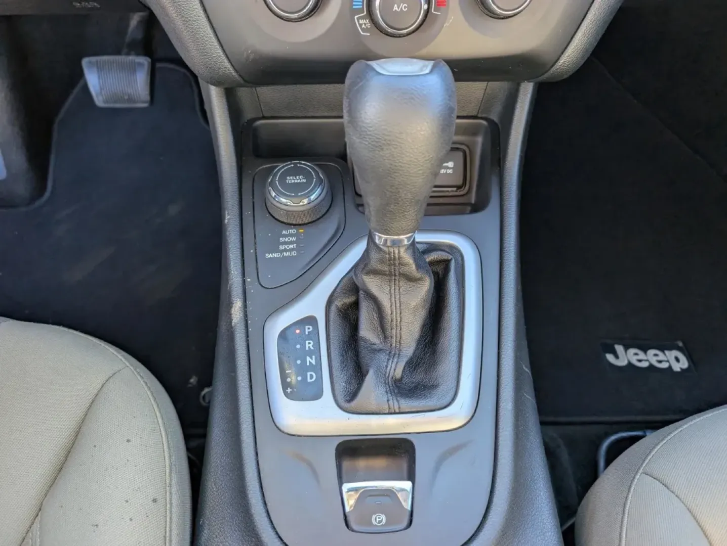 2015 /Lt Frost Beige/Black Jeep Cherokee Sport (1C4PJMAB3FW) with an Other engine, located at 3959 U.S. 80 W, Phenix City, AL, 36870, (334) 297-4885, 32.469296, -85.135185 - **Unleash Your Adventurous Spirit with the 2015 Jeep Cherokee Sport at Gils Auto!**<br /> <br /> Are you ready to take your driving experience to the next level? If you're an adventure seeker or need a reliable vehicle for your daily commute, the 2015 Jeep Cherokee Sport is the perfect match for you - Photo#13