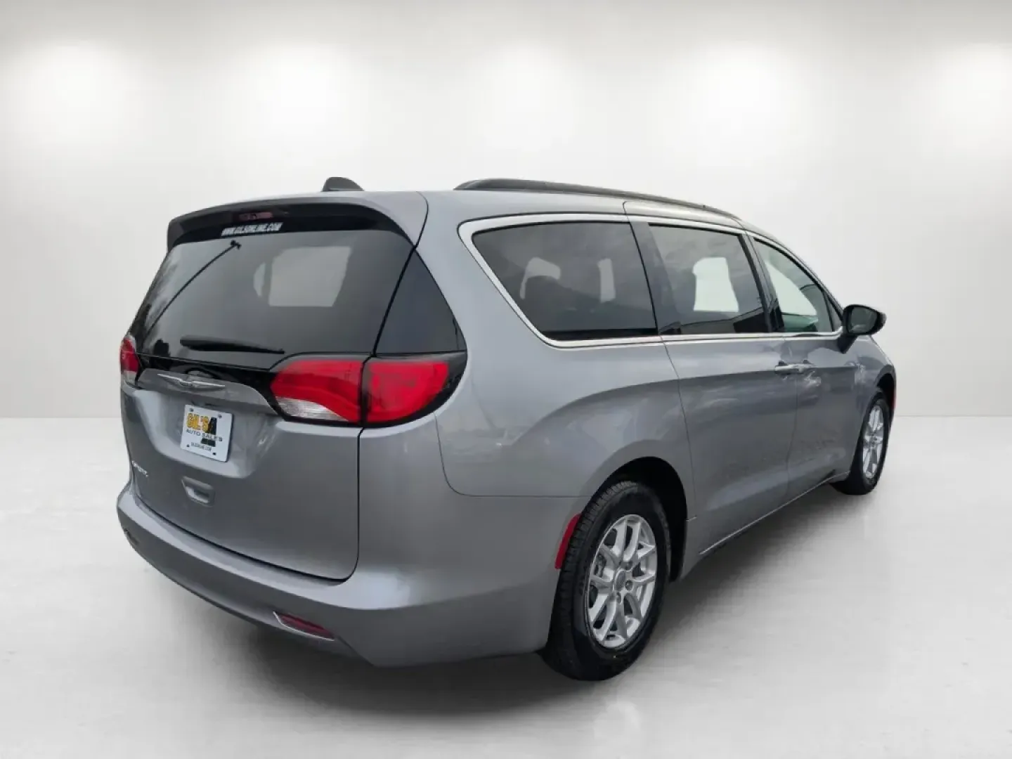 2021 /Black/Alloy Chrysler Voyager LXI (2C4RC1DG0MR) with an Other engine, located at 1430 Gateway Drive, Opelika, AL, 36801, (334) 239-0944, 32.637871, -85.409790 - Step into a world of convenience and comfort with the 2021 Chrysler Voyager LXI, the ideal minivan for busy families and adventurous weekend warriors alike. Whether you're shuttling the kids to school, embarking on a family road trip, or simply enjoying a night out in Phenix City, this spacious and - Photo#4