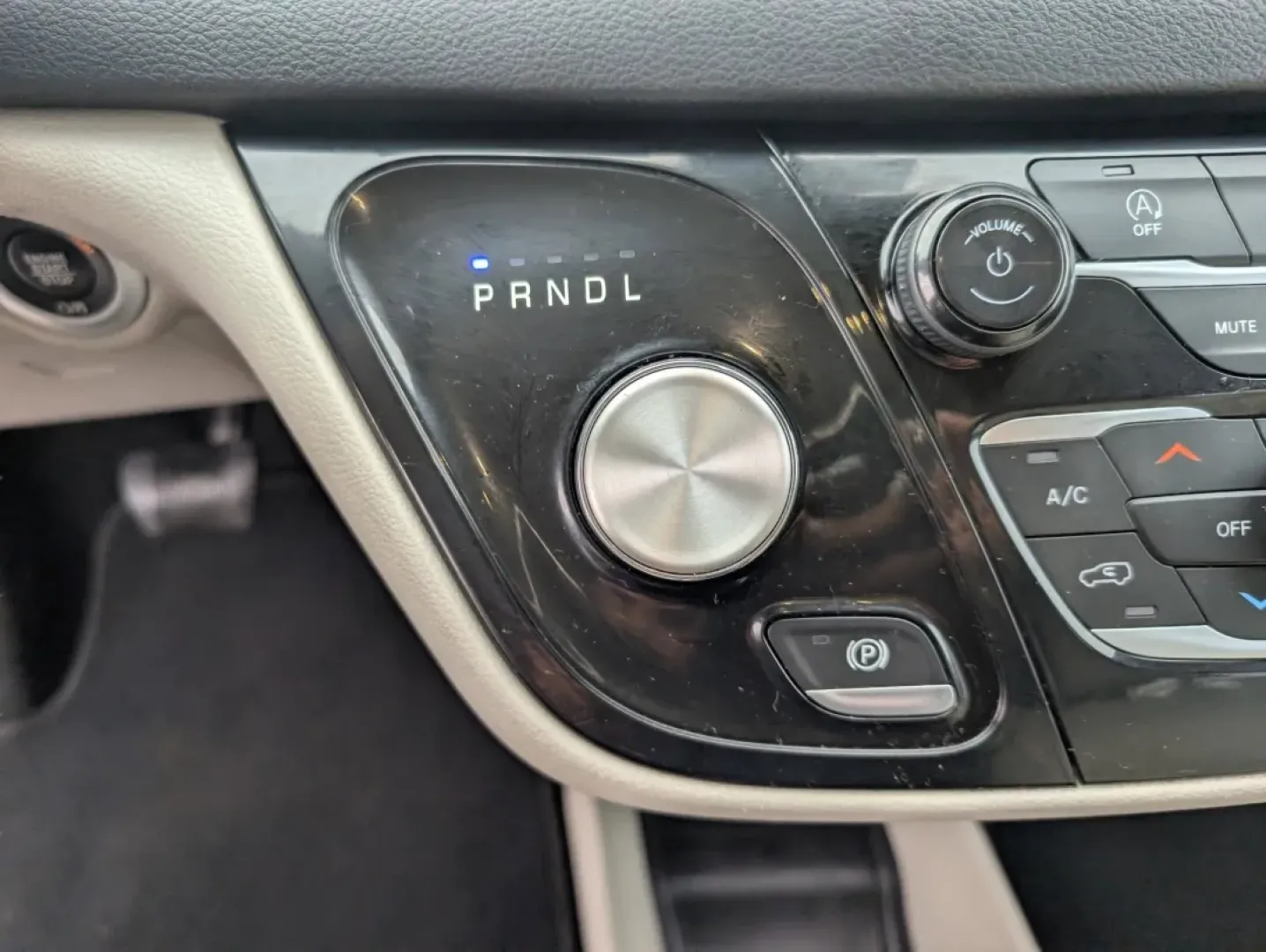 2021 /Black/Alloy Chrysler Voyager LXI (2C4RC1DG0MR) with an Other engine, located at 1430 Gateway Drive, Opelika, AL, 36801, (334) 239-0944, 32.637871, -85.409790 - Step into a world of convenience and comfort with the 2021 Chrysler Voyager LXI, the ideal minivan for busy families and adventurous weekend warriors alike. Whether you're shuttling the kids to school, embarking on a family road trip, or simply enjoying a night out in Phenix City, this spacious and - Photo#14