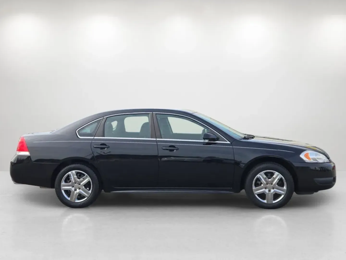 2016 /Ebony Chevrolet Impala Limited Police Police (2G1WD5E36G1) with an Other engine, located at 5115 14th Ave., Columbus, GA, 31904, (706) 323-0345, 32.511494, -84.971046 - **Drive with Confidence and Style in a 2016 Chevrolet Impala Limited Police Perfect for Your Daily Commute!**<br /> <br /> Are you in search of a reliable, stylish sedan that can handle your daily drive and weekend adventures? Look no further than the 2016 Chevrolet Impala Limited Police at Gils Au - Photo#4