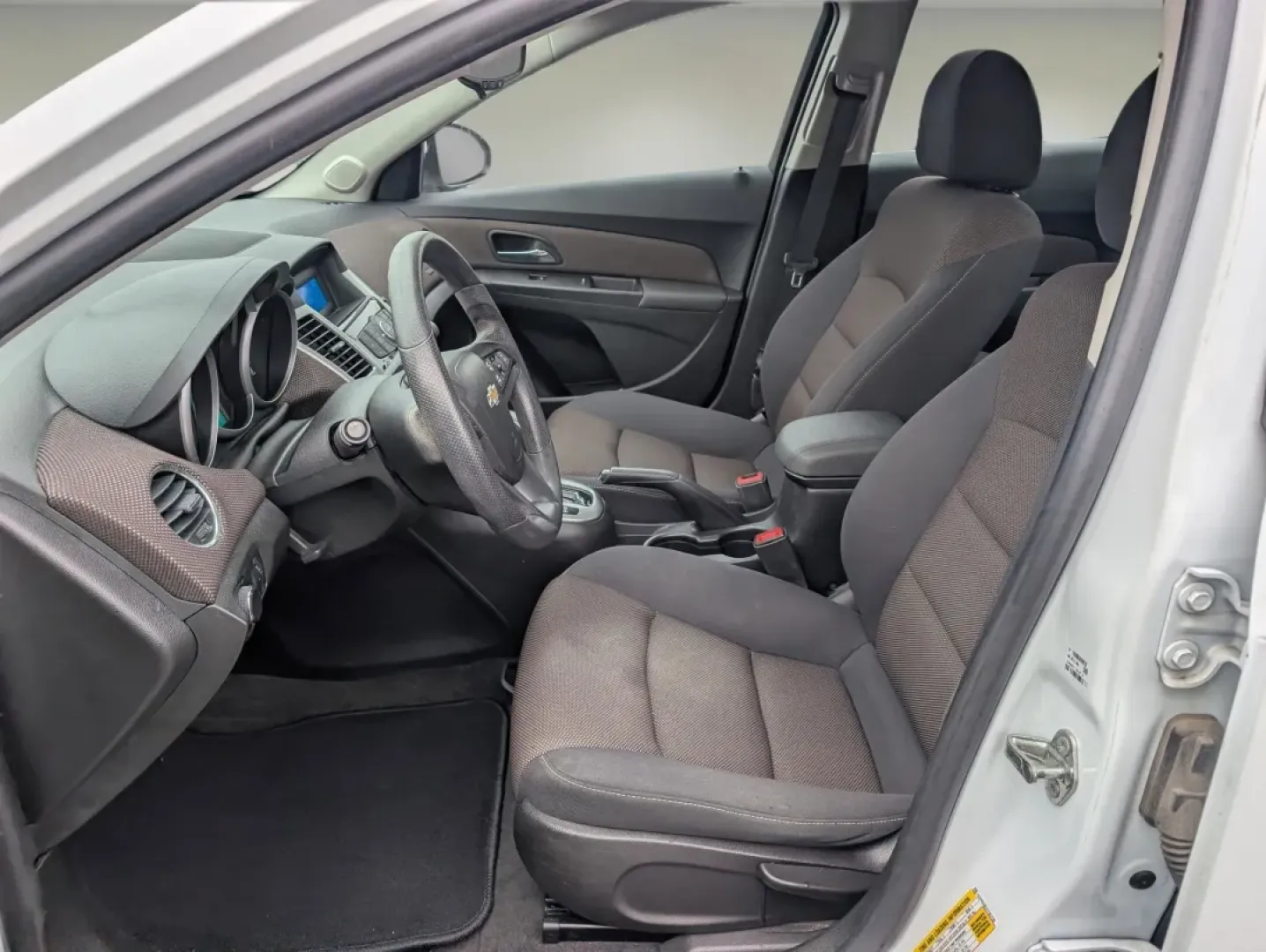 2015 /Brownstone Chevrolet Cruze LT (1G1PC5SB1F7) with an Other engine, located at 7000 Northlake Connector, Columbus, GA, 31904, (706) 987-8085, 32.524975, -84.978134 - **Discover Your Ideal Commuter Companion: 2015 Chevrolet Cruze LT at Gils Auto!**<br /> <br /> Are you searching for a reliable and stylish vehicle that perfectly fits your busy lifestyle? Look no further than the 2015 Chevrolet Cruze LT, available now at Gils Auto in Phenix City, AL. This sedan is - Photo#9