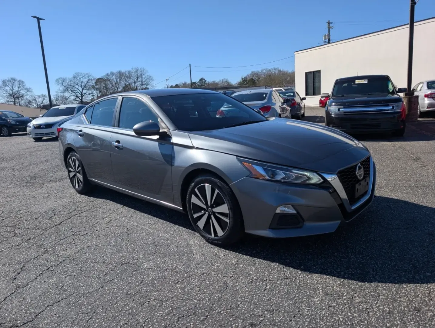 2021 /Charcoal Nissan Altima 2.5 SV (1N4BL4DV7MN) with an Other engine, located at 3959 U.S. 80 W, Phenix City, AL, 36870, (334) 297-4885, 32.469296, -85.135185 - **Discover Your Next Adventure with the 2021 Nissan Altima at Gils Auto - Phenix City!** <br /> <br /> Are you in search of a reliable vehicle that effortlessly combines style, comfort, and the latest technology? Look no further than the 2021 Nissan Altima 2.5 SV! This sleek sedan is perfect for gro - Photo#2