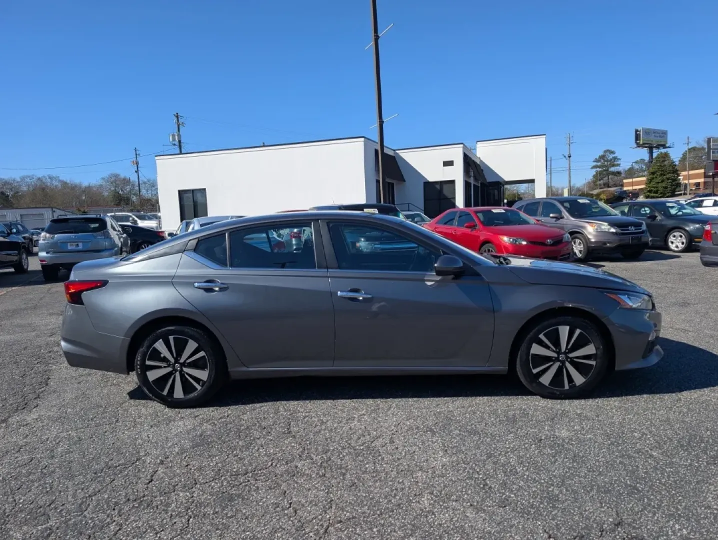 2021 /Charcoal Nissan Altima 2.5 SV (1N4BL4DV7MN) with an Other engine, located at 3959 U.S. 80 W, Phenix City, AL, 36870, (334) 297-4885, 32.469296, -85.135185 - **Discover Your Next Adventure with the 2021 Nissan Altima at Gils Auto - Phenix City!** <br /> <br /> Are you in search of a reliable vehicle that effortlessly combines style, comfort, and the latest technology? Look no further than the 2021 Nissan Altima 2.5 SV! This sleek sedan is perfect for gro - Photo#3