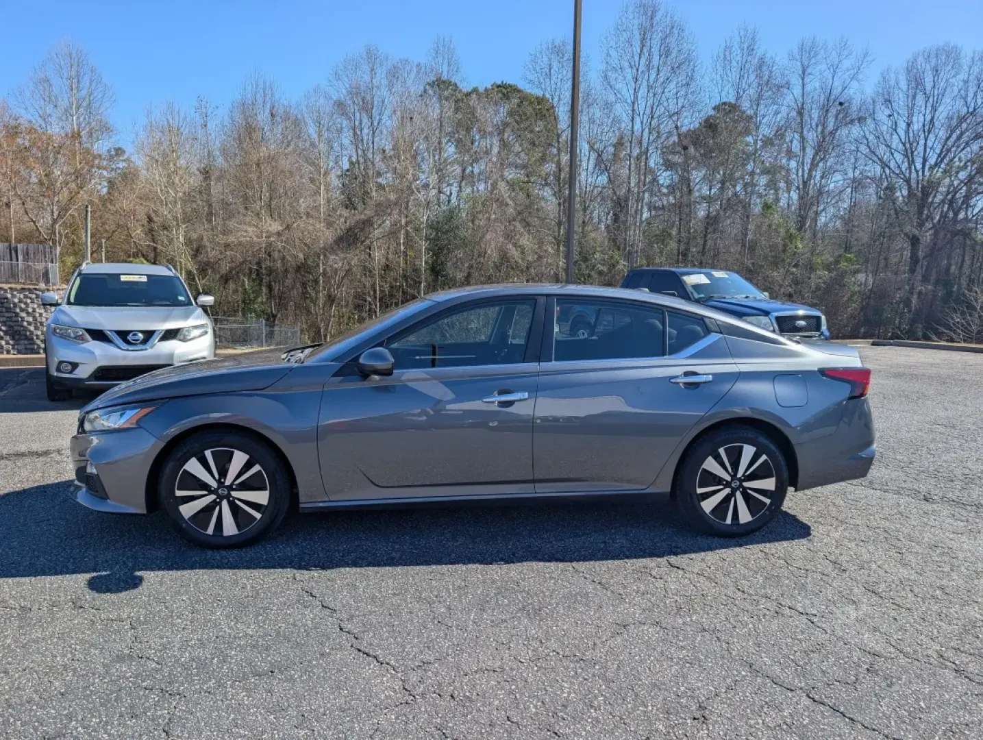 2021 /Charcoal Nissan Altima 2.5 SV (1N4BL4DV7MN) with an Other engine, located at 3959 U.S. 80 W, Phenix City, AL, 36870, (334) 297-4885, 32.469296, -85.135185 - **Discover Your Next Adventure with the 2021 Nissan Altima at Gils Auto - Phenix City!** <br /> <br /> Are you in search of a reliable vehicle that effortlessly combines style, comfort, and the latest technology? Look no further than the 2021 Nissan Altima 2.5 SV! This sleek sedan is perfect for gro - Photo#7
