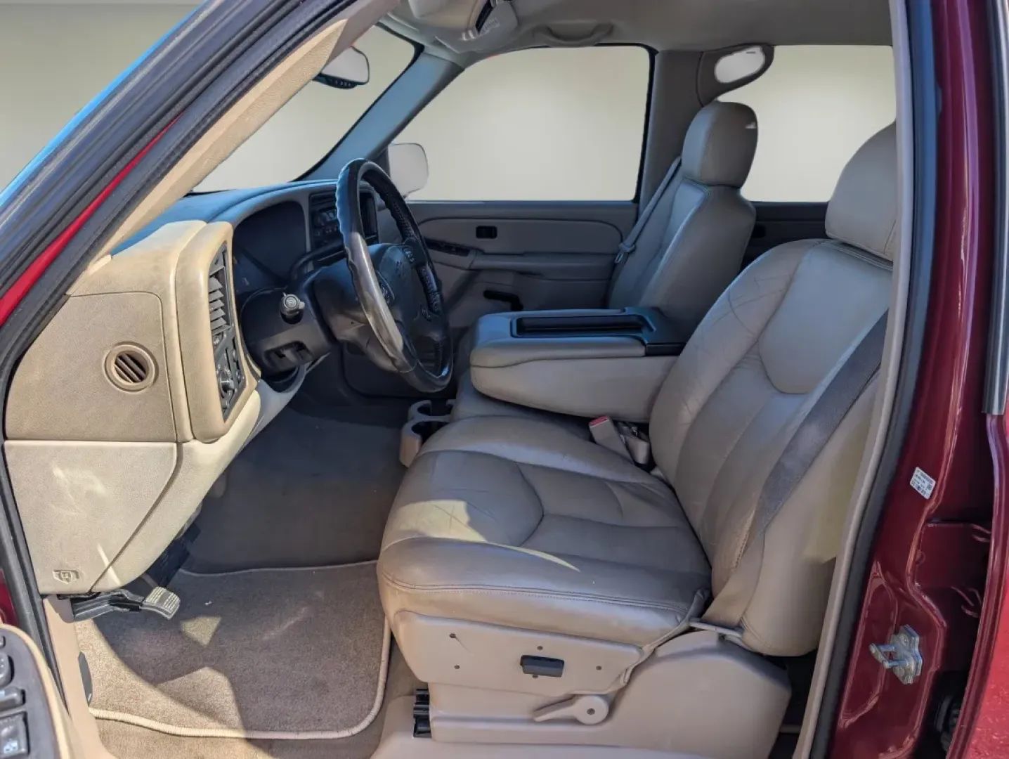 2006 /Tan/Neutral Chevrolet Avalanche Z66 (3GNEC12Z66G) with an Other engine, located at 521 Old Farm Lane Rd, Prattville, AL, 36066, (334) 325-1505, 32.482460, -86.416367 - **Unleash Your Adventurous Spirit with the 2006 Chevrolet Avalanche Z66!** <br /> <br /> If you're looking for a versatile vehicle that fits seamlessly into your active lifestyle, look no further than the 2006 Chevrolet Avalanche Z66! This bold crew cab pickup, featuring a stunning Sport Red Metalli - Photo#10