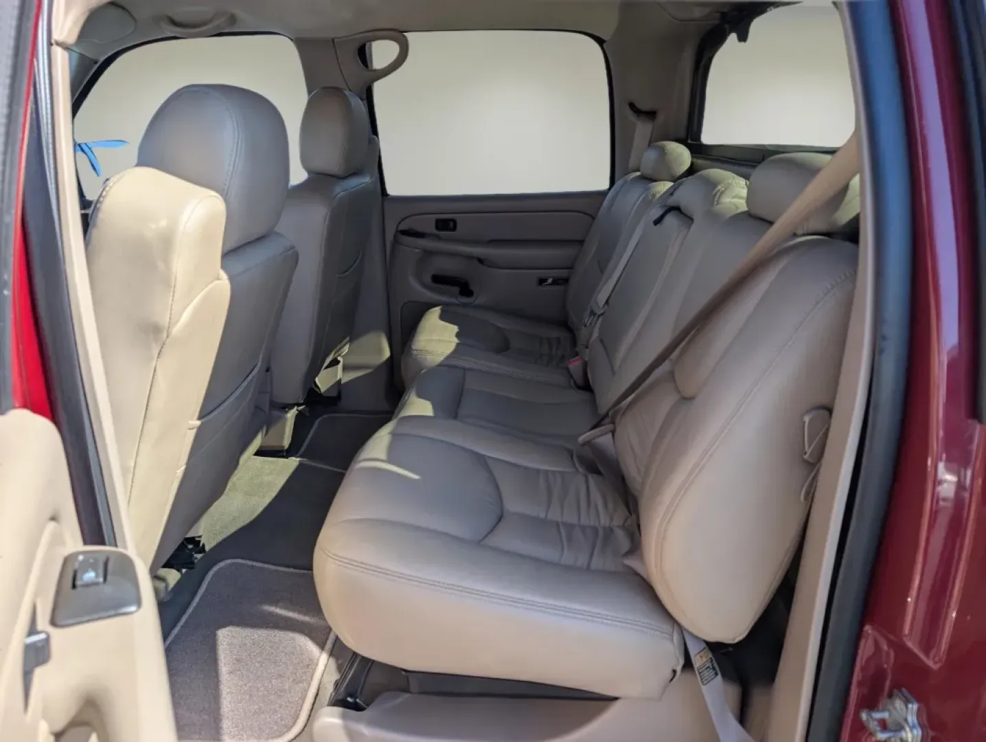 2006 /Tan/Neutral Chevrolet Avalanche Z66 (3GNEC12Z66G) with an Other engine, located at 521 Old Farm Lane Rd, Prattville, AL, 36066, (334) 325-1505, 32.482460, -86.416367 - **Unleash Your Adventurous Spirit with the 2006 Chevrolet Avalanche Z66!** <br /> <br /> If you're looking for a versatile vehicle that fits seamlessly into your active lifestyle, look no further than the 2006 Chevrolet Avalanche Z66! This bold crew cab pickup, featuring a stunning Sport Red Metalli - Photo#11