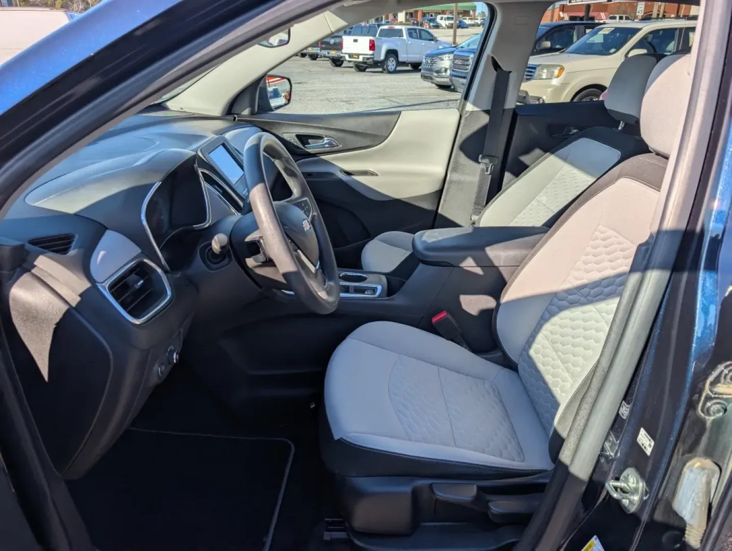 2021 /Medium Ash Gray Chevrolet Equinox LS (3GNAXHEV4MS) with an Other engine, located at 3959 U.S. 80 W, Phenix City, AL, 36870, (334) 297-4885, 32.469296, -85.135185 - 2021 Chevrolet Equinox LS - Photo#9