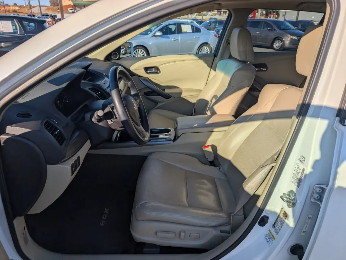 2014 Acura RDX (5J8TB3H34EL) with an Other engine, located at 3959 U.S. 80 W, Phenix City, AL, 36870, (334) 297-4885, 32.469296, -85.135185 - Are you in search of a reliable vehicle that can seamlessly enhance your daily commute while providing the comfort and style you deserve? Look no further! At Gils Auto in Phenix City, AL, we are thrilled to present a stunning 2014 Acura RDX that perfectly combines luxury, versatility, and practicali - Photo#9