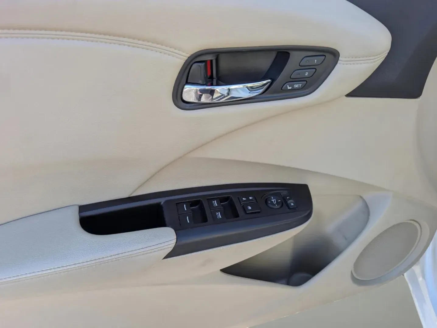 2014 Acura RDX (5J8TB3H34EL) with an Other engine, located at 7000 Northlake Connector, Columbus, GA, 31904, (706) 987-8085, 32.524975, -84.978134 - Are you in search of a reliable vehicle that can seamlessly enhance your daily commute while providing the comfort and style you deserve? Look no further! At Gils Auto in Phenix City, AL, we are thrilled to present a stunning 2014 Acura RDX that perfectly combines luxury, versatility, and practicali - Photo#8