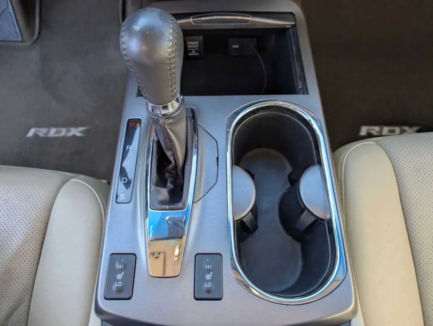 2014 Acura RDX (5J8TB3H34EL) with an Other engine, located at 7000 Northlake Connector, Columbus, GA, 31904, (706) 987-8085, 32.524975, -84.978134 - Are you in search of a reliable vehicle that can seamlessly enhance your daily commute while providing the comfort and style you deserve? Look no further! At Gils Auto in Phenix City, AL, we are thrilled to present a stunning 2014 Acura RDX that perfectly combines luxury, versatility, and practicali - Photo#12