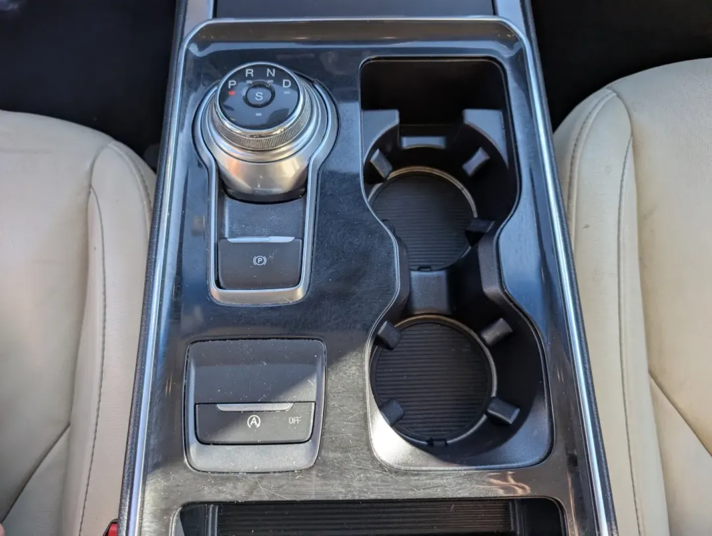 2019 Ford Edge Titanium (2FMPK3K9XKB) with an Other engine, located at 3959 U.S. 80 W, Phenix City, AL, 36870, (334) 297-4885, 32.469296, -85.135185 - **Conquer Life's Journeys with the 2019 Ford Edge Titanium SUV from Gils Auto in Phenix City!**<br /> <br /> Are you ready to elevate your daily drive? Whether you're commuting to work, taking the kids to soccer practice, or planning your next family road trip, the 2019 Ford Edge Titanium is the ver - Photo#13