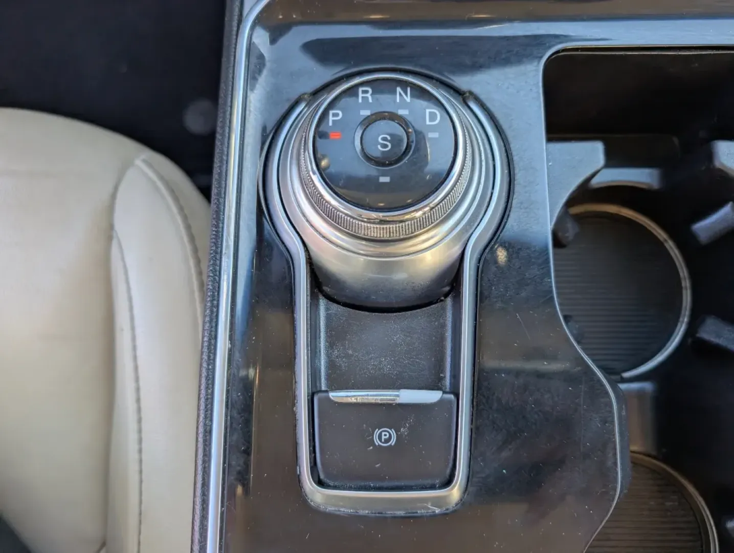 2019 Ford Edge Titanium (2FMPK3K9XKB) with an Other engine, located at 3959 U.S. 80 W, Phenix City, AL, 36870, (334) 297-4885, 32.469296, -85.135185 - **Conquer Life's Journeys with the 2019 Ford Edge Titanium SUV from Gils Auto in Phenix City!**<br /> <br /> Are you ready to elevate your daily drive? Whether you're commuting to work, taking the kids to soccer practice, or planning your next family road trip, the 2019 Ford Edge Titanium is the ver - Photo#14