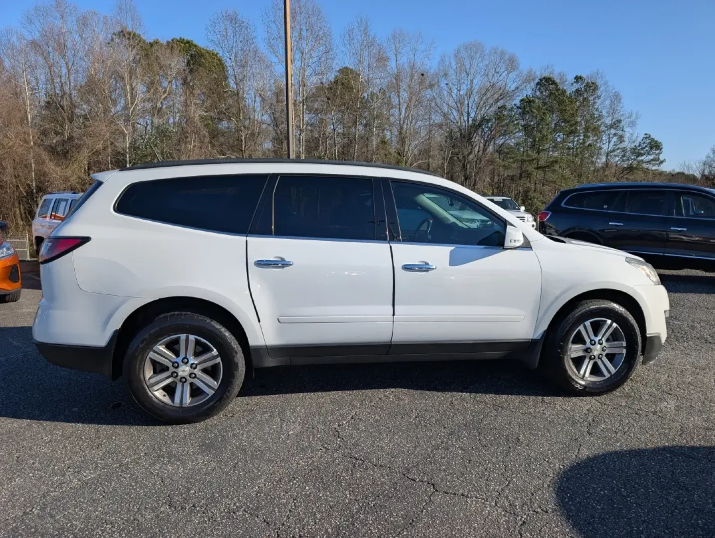 2016 /Ebony Chevrolet Traverse LT (1GNKRGKD6GJ) with an Other engine, located at 3959 U.S. 80 W, Phenix City, AL, 36870, (334) 297-4885, 32.469296, -85.135185 - 2016 Chevrolet Traverse LT - Photo#3