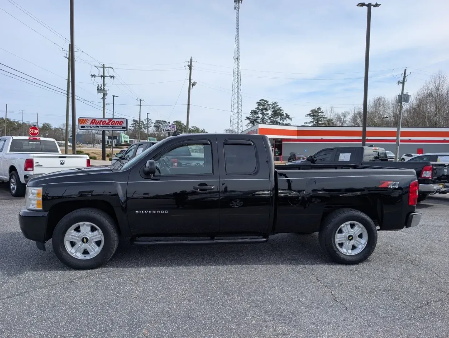 2010 /Ebony Chevrolet Silverado 1500 LT (1GCSKSE38AZ) with an Other engine, located at 3959 U.S. 80 W, Phenix City, AL, 36870, (334) 297-4885, 32.469296, -85.135185 - Looking for the perfect blend of ruggedness and comfort for your weekend adventures or daily commutes? Look no further! Introducing the 2010 Chevrolet Silverado 1500 LT, a versatile extended cab pickup that perfectly caters to both work and play. Whether you're a growing family in need of space or a - Photo#7