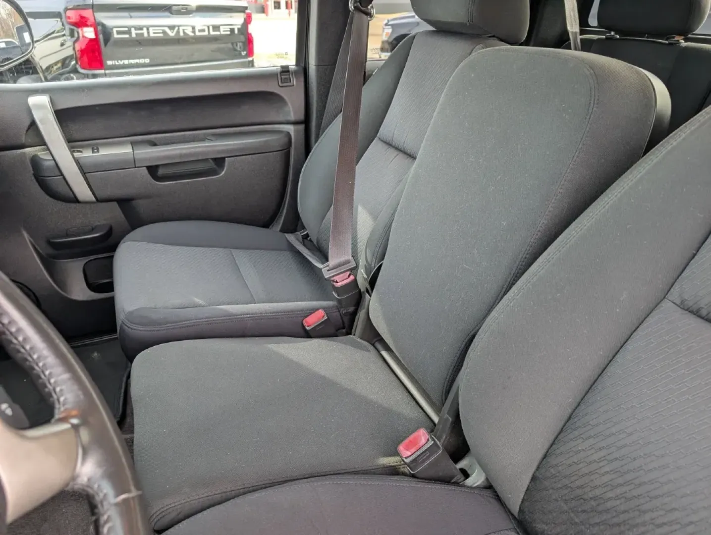 2010 /Ebony Chevrolet Silverado 1500 LT (1GCSKSE38AZ) with an Other engine, located at 3959 U.S. 80 W, Phenix City, AL, 36870, (334) 297-4885, 32.469296, -85.135185 - Looking for the perfect blend of ruggedness and comfort for your weekend adventures or daily commutes? Look no further! Introducing the 2010 Chevrolet Silverado 1500 LT, a versatile extended cab pickup that perfectly caters to both work and play. Whether you're a growing family in need of space or a - Photo#10