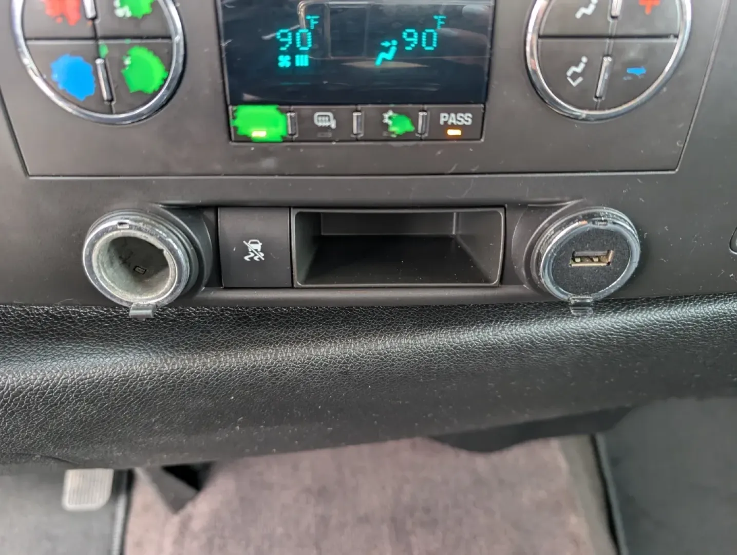 2010 /Ebony Chevrolet Silverado 1500 LT (1GCSKSE38AZ) with an Other engine, located at 3959 U.S. 80 W, Phenix City, AL, 36870, (334) 297-4885, 32.469296, -85.135185 - Looking for the perfect blend of ruggedness and comfort for your weekend adventures or daily commutes? Look no further! Introducing the 2010 Chevrolet Silverado 1500 LT, a versatile extended cab pickup that perfectly caters to both work and play. Whether you're a growing family in need of space or a - Photo#14