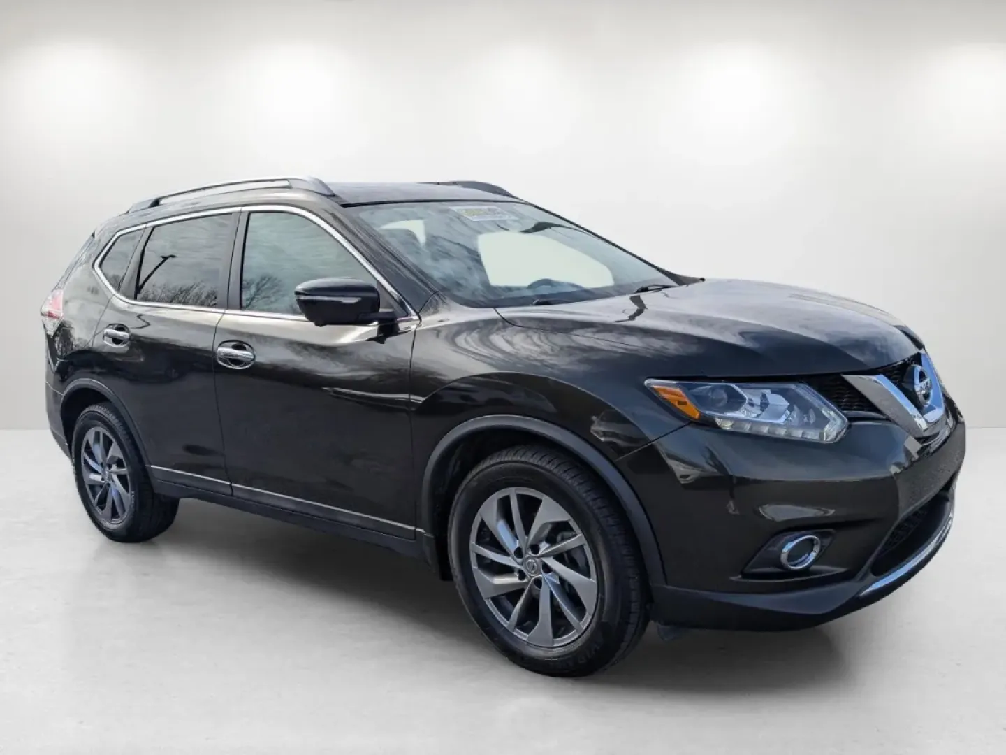 2015 /Almond Nissan Rogue SL (5N1AT2MT9FC) with an Other engine, located at 1430 Gateway Drive, Opelika, AL, 36801, (334) 239-0944, 32.637871, -85.409790 - **Explore Adventure and Comfort with the 2015 Nissan Rogue SL Perfect for Every Lifestyle!**<br /> <br /> Are you ready to elevate your daily drives or embark on unforgettable family road trips? The 2015 Nissan Rogue SL, available now at Gil's - Hwy 80 in Phenix City, AL, is the versatile SUV desig - Photo#2
