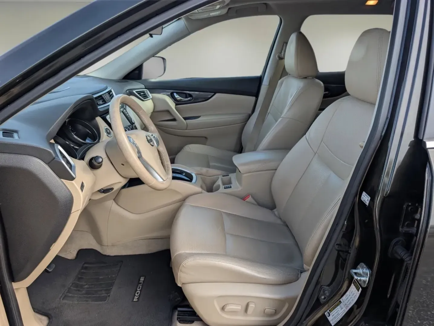 2015 /Almond Nissan Rogue SL (5N1AT2MT9FC) with an Other engine, located at 1430 Gateway Drive, Opelika, AL, 36801, (334) 239-0944, 32.637871, -85.409790 - **Explore Adventure and Comfort with the 2015 Nissan Rogue SL Perfect for Every Lifestyle!**<br /> <br /> Are you ready to elevate your daily drives or embark on unforgettable family road trips? The 2015 Nissan Rogue SL, available now at Gil's - Hwy 80 in Phenix City, AL, is the versatile SUV desig - Photo#8