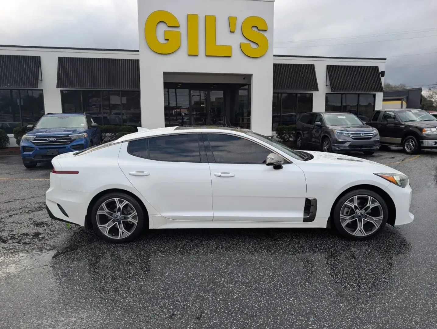 2020 /Black Kia Stinger GT-Line (KNAE15LA6L6) with an Other engine, located at 3959 U.S. 80 W, Phenix City, AL, 36870, (334) 297-4885, 32.469296, -85.135185 - Are you ready to elevate your driving experience? Imagine cruising through Phenix City in a sleek 2020 Kia Stinger GT-Line, perfect for weekend getaways or daily commutes. With a stunning Snow White Pearl exterior and luxurious black leather interior, this sedan embodies sophistication and performan - Photo#3