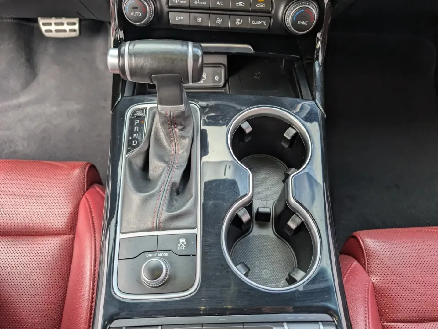 2020 /Black Kia Stinger GT-Line (KNAE15LA6L6) with an Other engine, located at 3959 U.S. 80 W, Phenix City, AL, 36870, (334) 297-4885, 32.469296, -85.135185 - Are you ready to elevate your driving experience? Imagine cruising through Phenix City in a sleek 2020 Kia Stinger GT-Line, perfect for weekend getaways or daily commutes. With a stunning Snow White Pearl exterior and luxurious black leather interior, this sedan embodies sophistication and performan - Photo#12