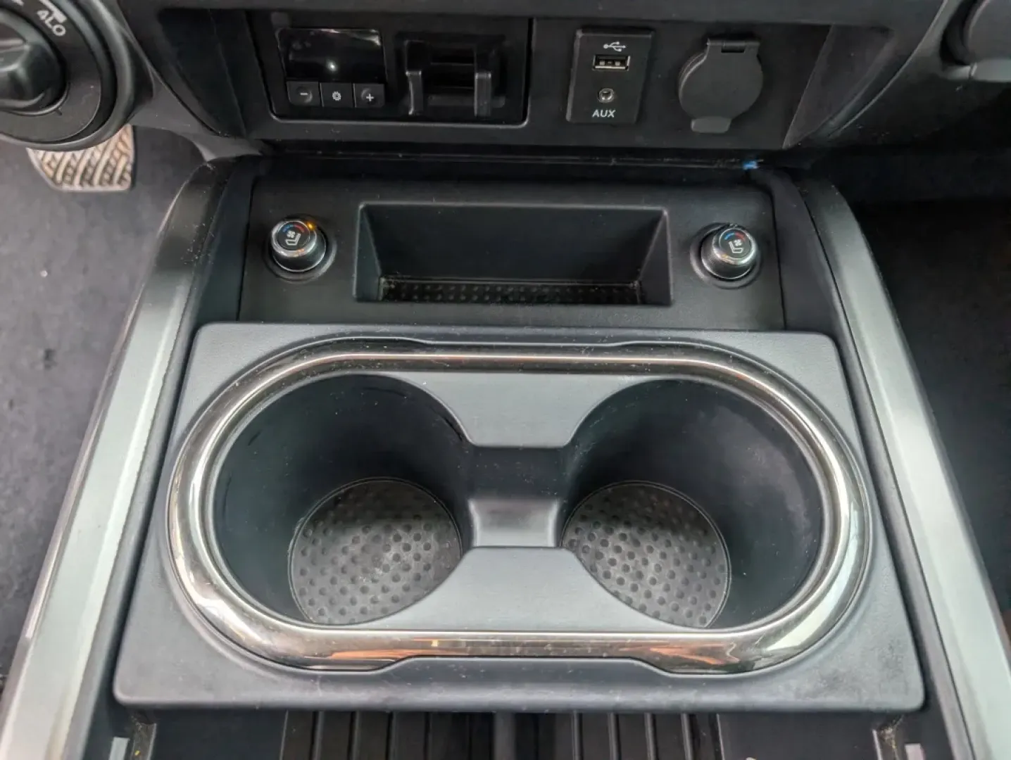 2018 /Black/Brown Nissan Titan Platinum Reserve (1N6AA1E59JN) with an Other engine, located at 804 22nd Ave, Phenix City, AL, 36870, (334) 297-1860, 32.484749, -85.024475 - Are you ready to elevate your driving experience and embrace a lifestyle filled with adventure? The 2018 Nissan Titan Platinum Reserve is here to make your journeys unforgettable! Whether you're navigating the bustling streets of Phenix City or heading off-road for a weekend getaway, this Crew Cab P - Photo#13