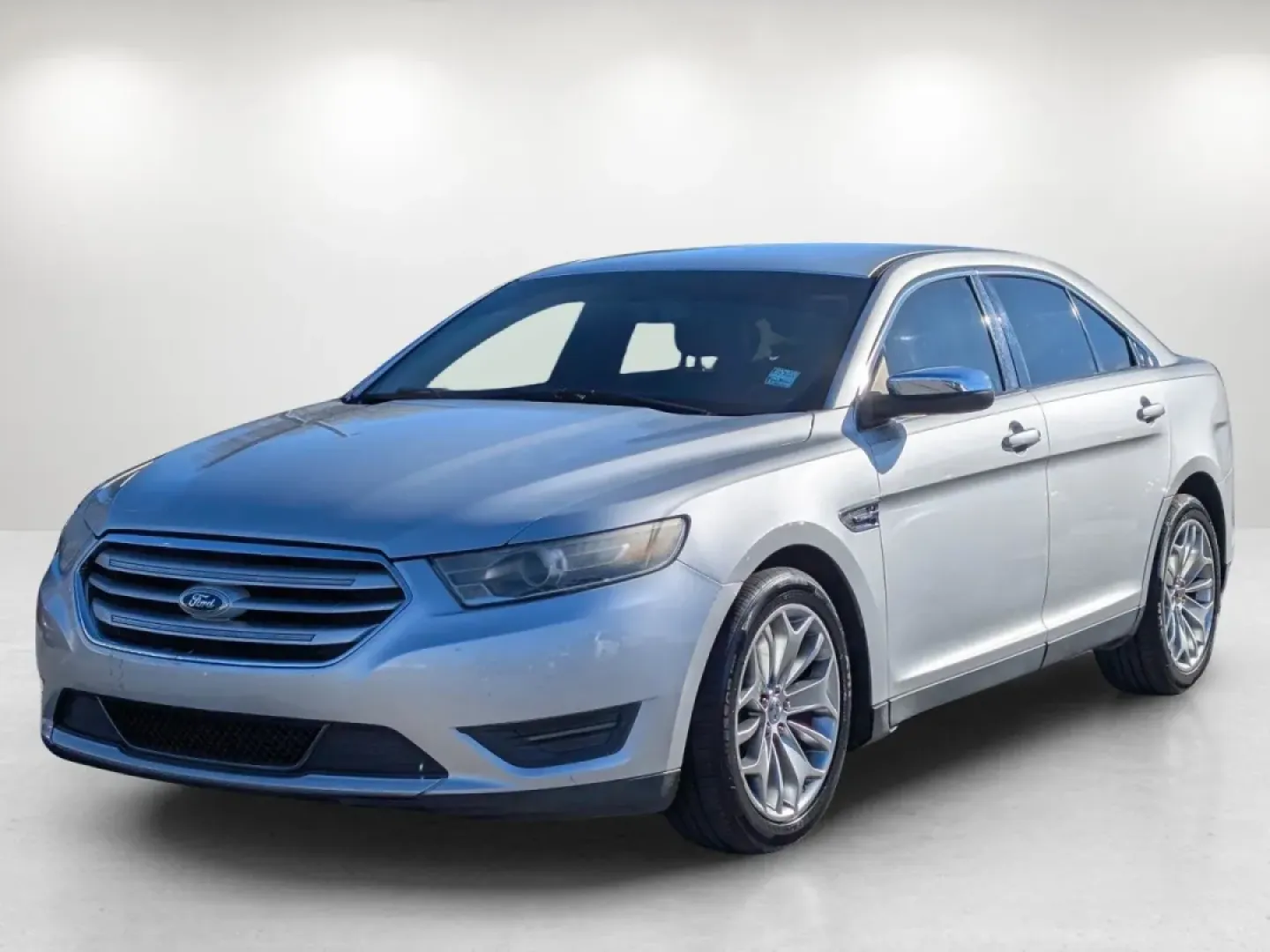 2013 Ford Taurus Limited's photo