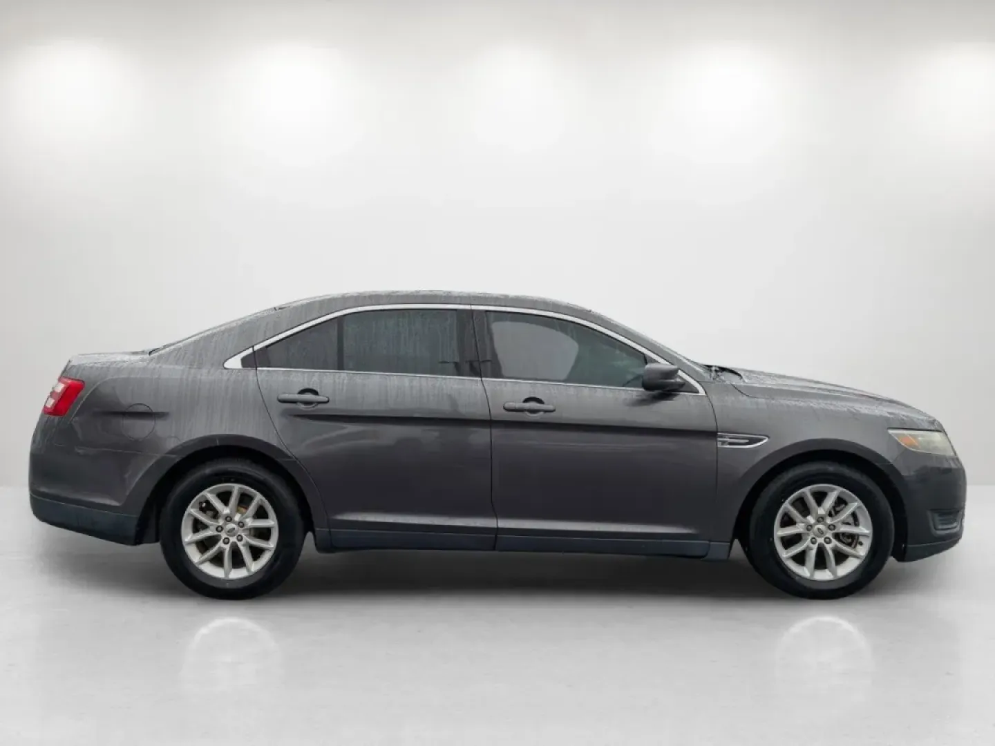 2015 Ford Taurus SE (1FAHP2D81FG) with an Other engine, located at 1430 Gateway Drive, Opelika, AL, 36801, (334) 239-0944, 32.637871, -85.409790 - Explore the open road with confidence in this 2015 Ford Taurus SE, an ideal vehicle for budget-conscious buyers in search of a reliable sedan. Whether you're navigating the hustle and bustle of Phenix City or embarking on weekend adventures, this Taurus offers the perfect blend of comfort, safety, a - Photo#3