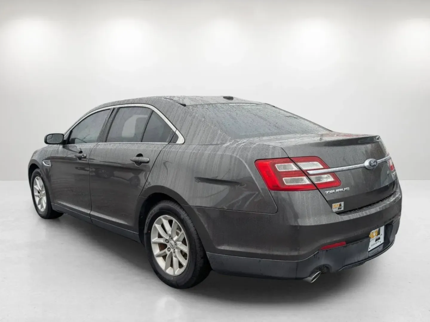 2015 Ford Taurus SE (1FAHP2D81FG) with an Other engine, located at 1430 Gateway Drive, Opelika, AL, 36801, (334) 239-0944, 32.637871, -85.409790 - Explore the open road with confidence in this 2015 Ford Taurus SE, an ideal vehicle for budget-conscious buyers in search of a reliable sedan. Whether you're navigating the hustle and bustle of Phenix City or embarking on weekend adventures, this Taurus offers the perfect blend of comfort, safety, a - Photo#6