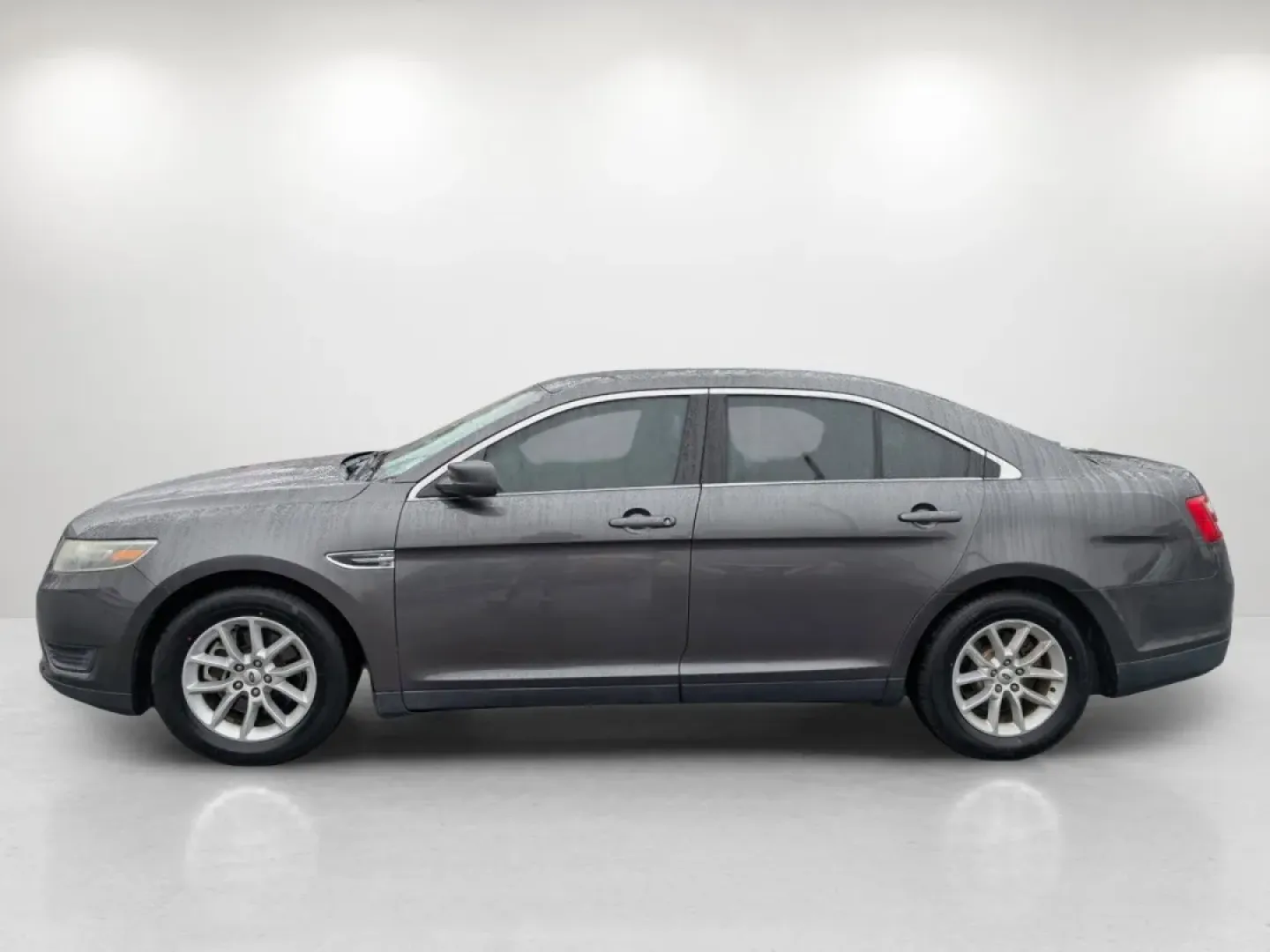 2015 Ford Taurus SE (1FAHP2D81FG) with an Other engine, located at 1430 Gateway Drive, Opelika, AL, 36801, (334) 239-0944, 32.637871, -85.409790 - Explore the open road with confidence in this 2015 Ford Taurus SE, an ideal vehicle for budget-conscious buyers in search of a reliable sedan. Whether you're navigating the hustle and bustle of Phenix City or embarking on weekend adventures, this Taurus offers the perfect blend of comfort, safety, a - Photo#7