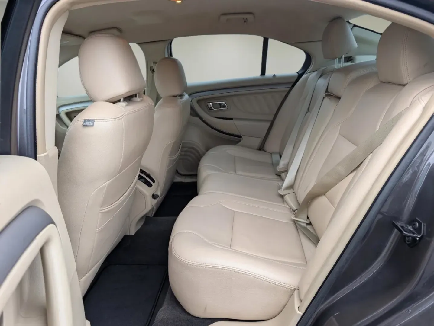 2015 Ford Taurus SE (1FAHP2D81FG) with an Other engine, located at 1430 Gateway Drive, Opelika, AL, 36801, (334) 239-0944, 32.637871, -85.409790 - Explore the open road with confidence in this 2015 Ford Taurus SE, an ideal vehicle for budget-conscious buyers in search of a reliable sedan. Whether you're navigating the hustle and bustle of Phenix City or embarking on weekend adventures, this Taurus offers the perfect blend of comfort, safety, a - Photo#10