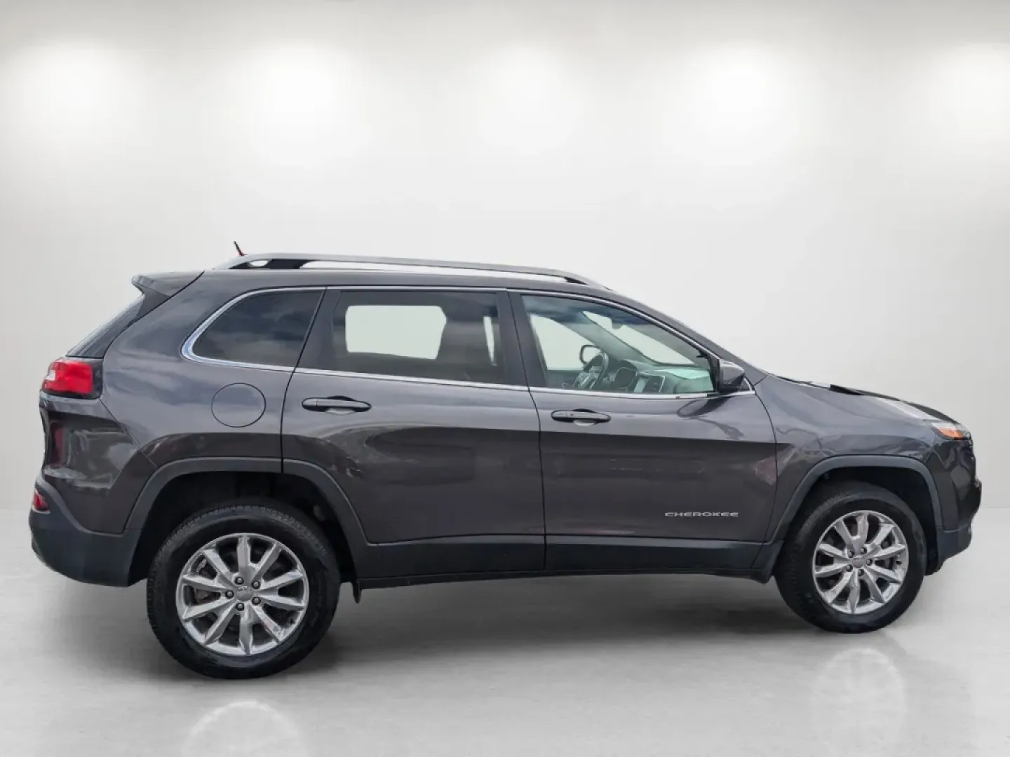 2015 /Lt Frost Beige/Black Jeep Cherokee Limited (1C4PJMDS6FW) with an Other engine, located at 5115 14th Ave., Columbus, GA, 31904, (706) 323-0345, 32.511494, -84.971046 - **Adventure Awaits with This 2015 Jeep Cherokee Limited at Gils Auto Phenix City, AL!**<br /> <br /> Whether you're a weekend warrior seeking thrills off the beaten path or a busy professional needing a reliable ride for daily commutes, this 2015 Jeep Cherokee Limited is perfectly suited for your l - Photo#3