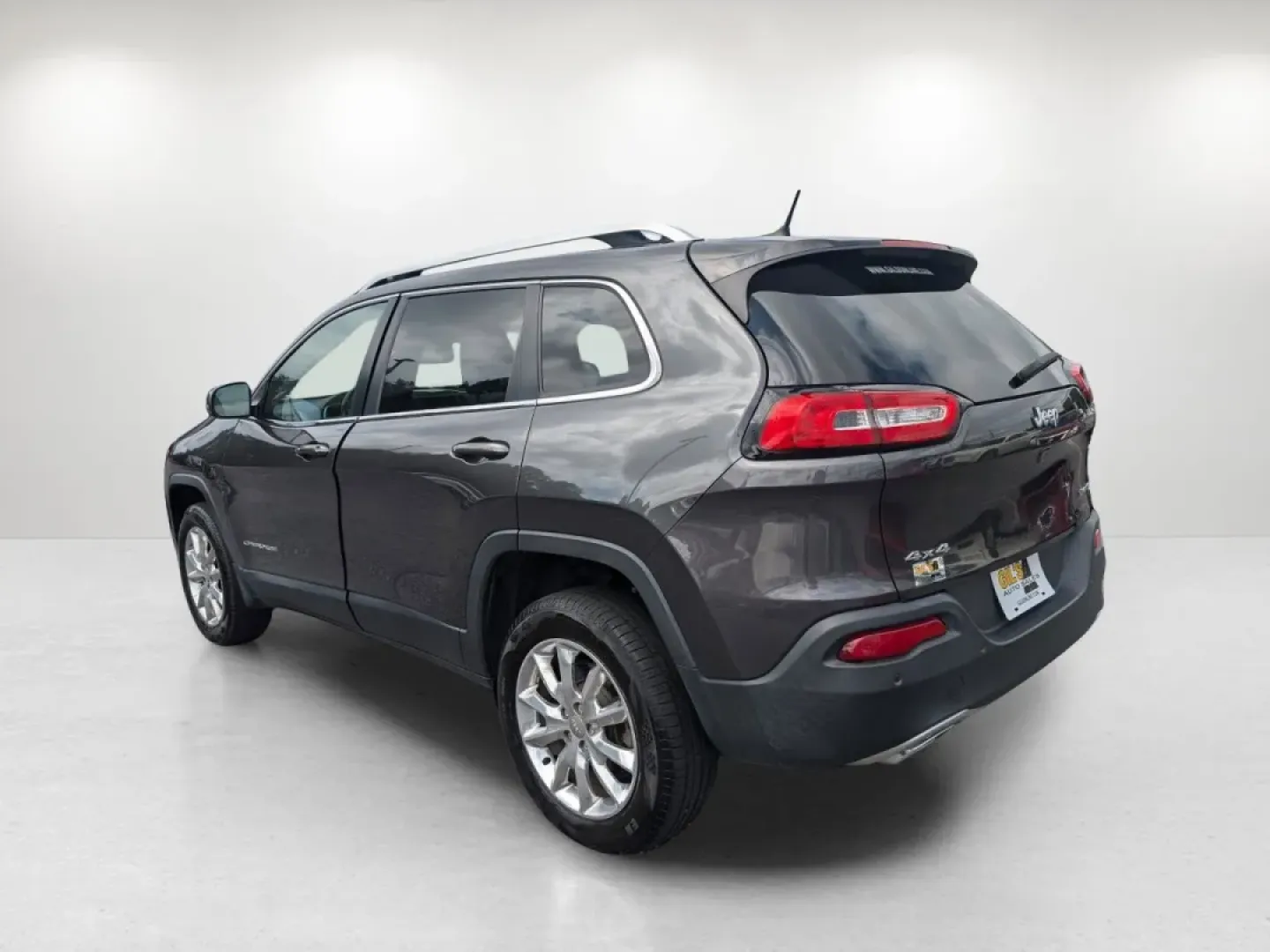 2015 /Lt Frost Beige/Black Jeep Cherokee Limited (1C4PJMDS6FW) with an Other engine, located at 5115 14th Ave., Columbus, GA, 31904, (706) 323-0345, 32.511494, -84.971046 - **Adventure Awaits with This 2015 Jeep Cherokee Limited at Gils Auto Phenix City, AL!**<br /> <br /> Whether you're a weekend warrior seeking thrills off the beaten path or a busy professional needing a reliable ride for daily commutes, this 2015 Jeep Cherokee Limited is perfectly suited for your l - Photo#6