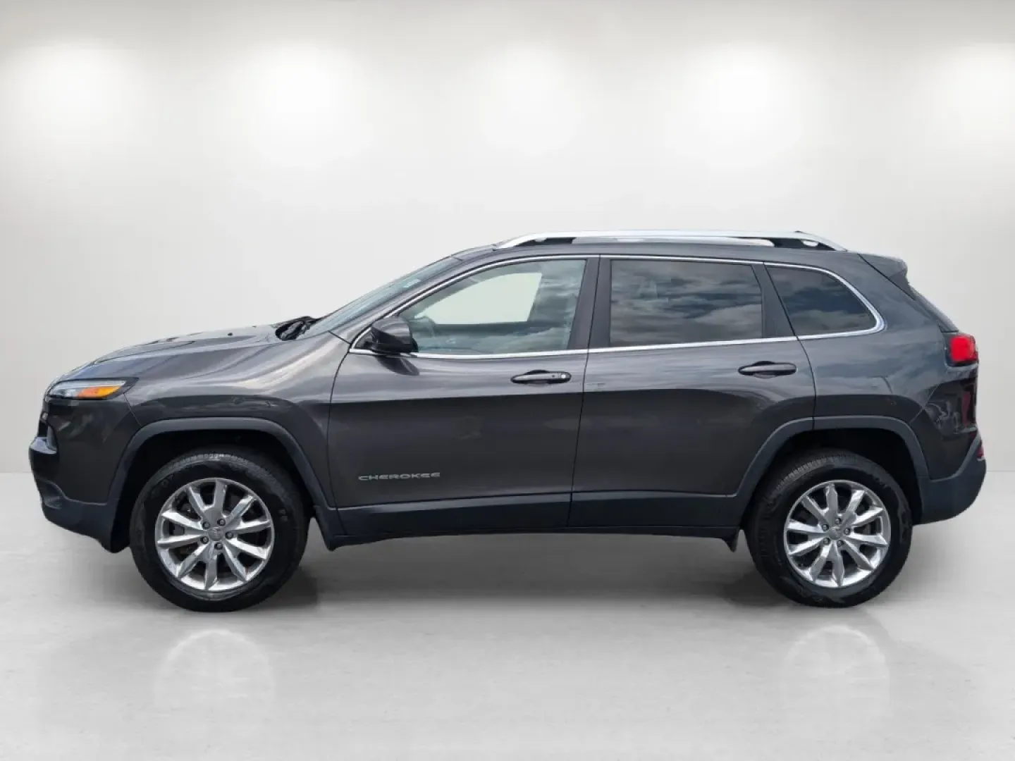 2015 /Lt Frost Beige/Black Jeep Cherokee Limited (1C4PJMDS6FW) with an Other engine, located at 5115 14th Ave., Columbus, GA, 31904, (706) 323-0345, 32.511494, -84.971046 - **Adventure Awaits with This 2015 Jeep Cherokee Limited at Gils Auto Phenix City, AL!**<br /> <br /> Whether you're a weekend warrior seeking thrills off the beaten path or a busy professional needing a reliable ride for daily commutes, this 2015 Jeep Cherokee Limited is perfectly suited for your l - Photo#7