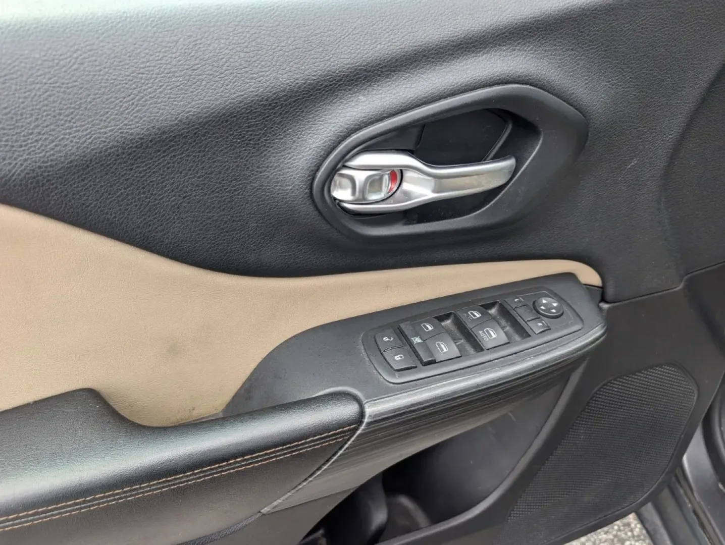 2015 /Lt Frost Beige/Black Jeep Cherokee Limited (1C4PJMDS6FW) with an Other engine, located at 5115 14th Ave., Columbus, GA, 31904, (706) 323-0345, 32.511494, -84.971046 - **Adventure Awaits with This 2015 Jeep Cherokee Limited at Gils Auto Phenix City, AL!**<br /> <br /> Whether you're a weekend warrior seeking thrills off the beaten path or a busy professional needing a reliable ride for daily commutes, this 2015 Jeep Cherokee Limited is perfectly suited for your l - Photo#8