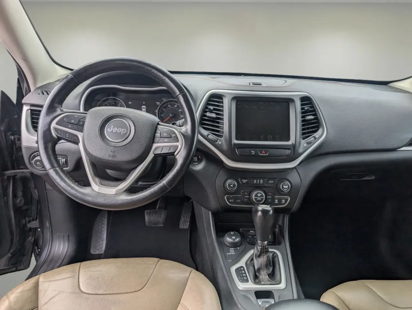 2015 /Lt Frost Beige/Black Jeep Cherokee Limited (1C4PJMDS6FW) with an Other engine, located at 5115 14th Ave., Columbus, GA, 31904, (706) 323-0345, 32.511494, -84.971046 - **Adventure Awaits with This 2015 Jeep Cherokee Limited at Gils Auto Phenix City, AL!**<br /> <br /> Whether you're a weekend warrior seeking thrills off the beaten path or a busy professional needing a reliable ride for daily commutes, this 2015 Jeep Cherokee Limited is perfectly suited for your l - Photo#11