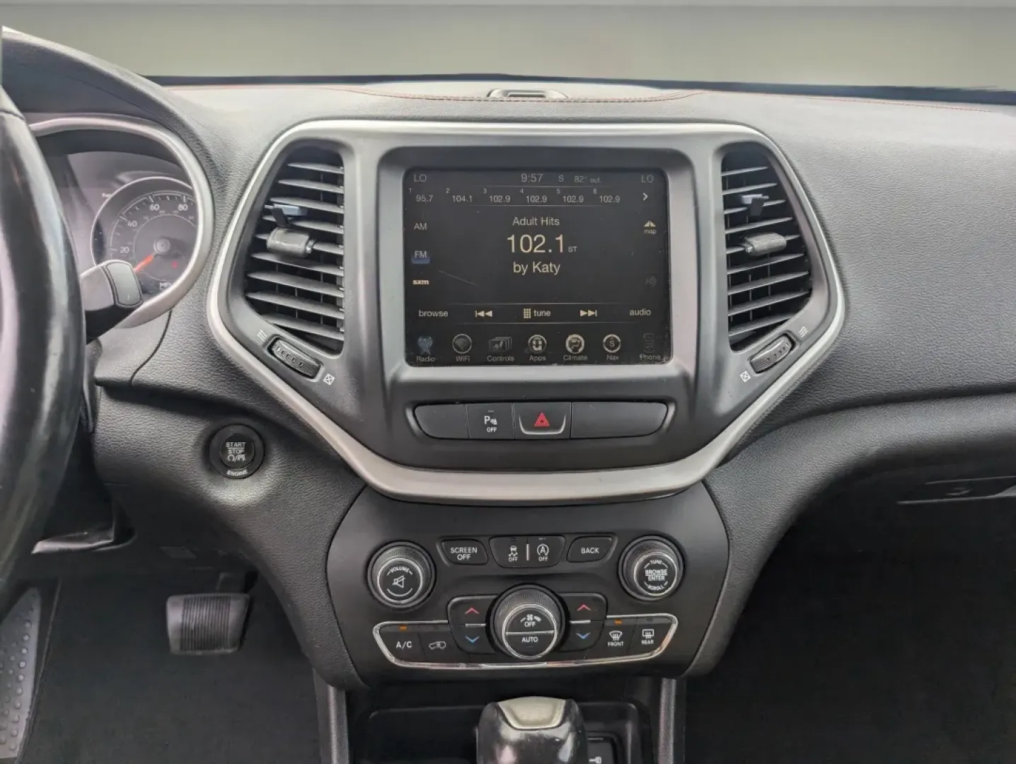 2015 /Lt Frost Beige/Black Jeep Cherokee Limited (1C4PJMDS6FW) with an Other engine, located at 5115 14th Ave., Columbus, GA, 31904, (706) 323-0345, 32.511494, -84.971046 - **Adventure Awaits with This 2015 Jeep Cherokee Limited at Gils Auto Phenix City, AL!**<br /> <br /> Whether you're a weekend warrior seeking thrills off the beaten path or a busy professional needing a reliable ride for daily commutes, this 2015 Jeep Cherokee Limited is perfectly suited for your l - Photo#14