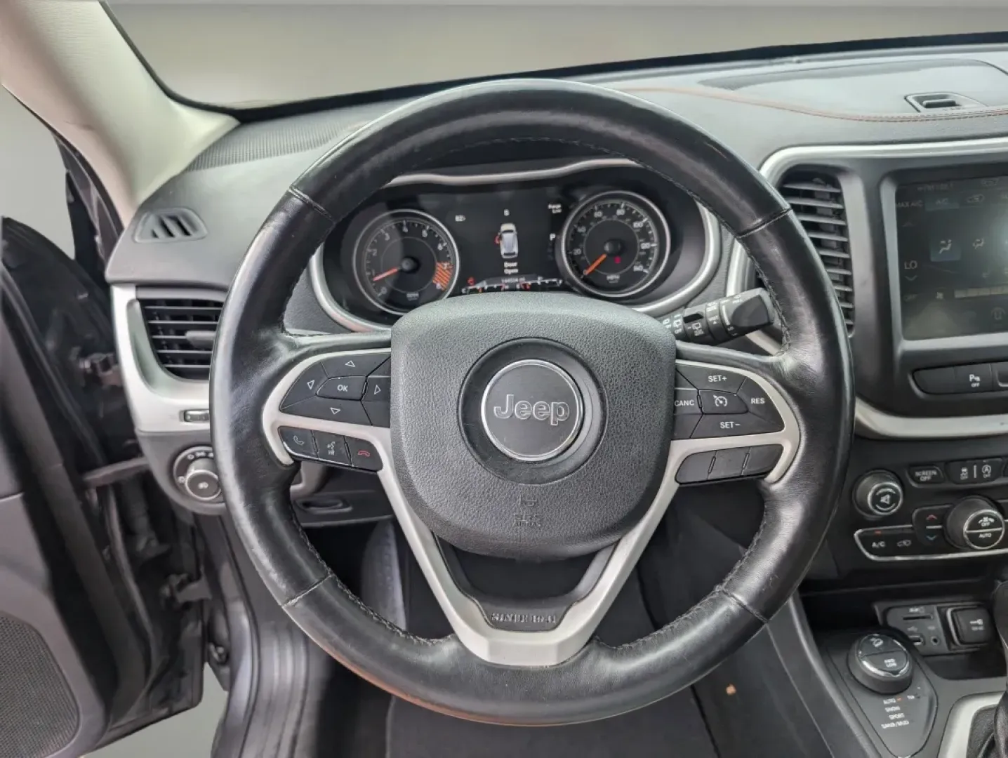 2015 /Lt Frost Beige/Black Jeep Cherokee Limited (1C4PJMDS6FW) with an Other engine, located at 5115 14th Ave., Columbus, GA, 31904, (706) 323-0345, 32.511494, -84.971046 - **Adventure Awaits with This 2015 Jeep Cherokee Limited at Gils Auto Phenix City, AL!**<br /> <br /> Whether you're a weekend warrior seeking thrills off the beaten path or a busy professional needing a reliable ride for daily commutes, this 2015 Jeep Cherokee Limited is perfectly suited for your l - Photo#15