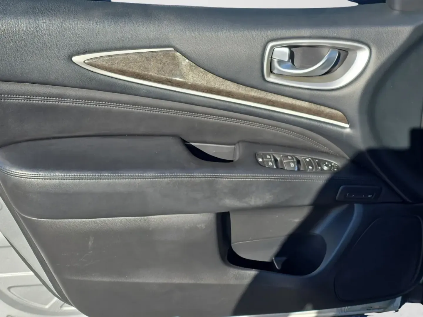 2013 /Graphite Infiniti JX35 (5N1AL0MM4DC) with an Other engine, located at 3959 U.S. 80 W, Phenix City, AL, 36870, (334) 297-4885, 32.469296, -85.135185 - Looking for an SUV that perfectly balances family needs with a touch of luxury? Meet the 2013 Infiniti JX35, available now at Gils Auto in Phenix City, AL. This versatile vehicle is designed for those who crave comfort and style without sacrificing practicality. Whether you're shuttling the kids to - Photo#12