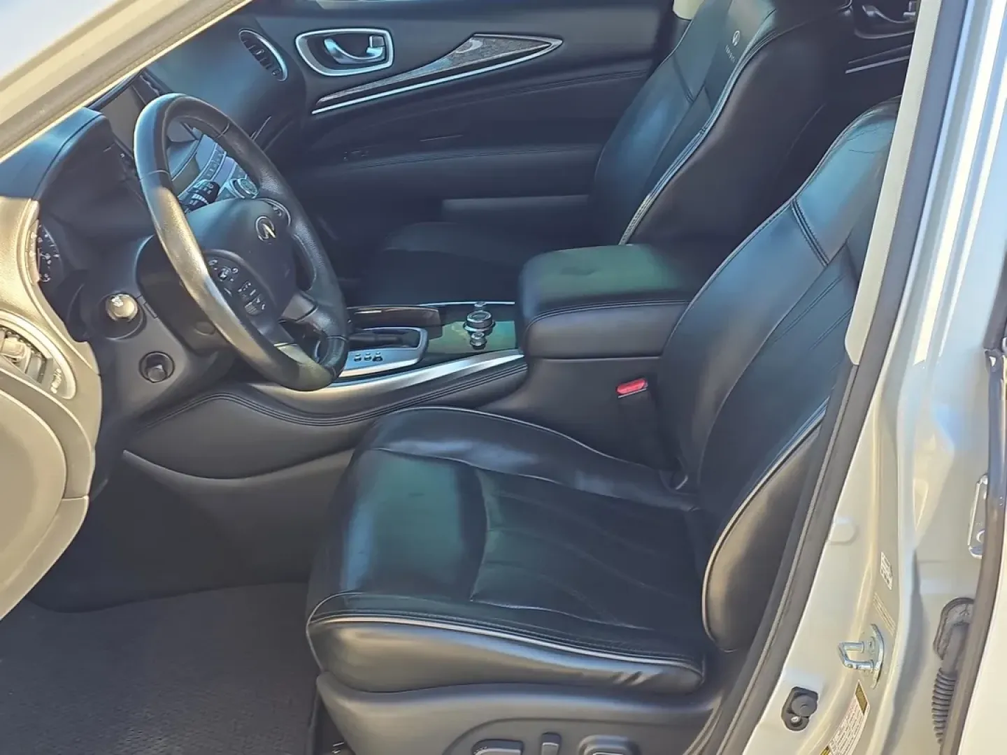 2013 /Graphite Infiniti JX35 (5N1AL0MM4DC) with an Other engine, located at 3959 U.S. 80 W, Phenix City, AL, 36870, (334) 297-4885, 32.469296, -85.135185 - Looking for an SUV that perfectly balances family needs with a touch of luxury? Meet the 2013 Infiniti JX35, available now at Gils Auto in Phenix City, AL. This versatile vehicle is designed for those who crave comfort and style without sacrificing practicality. Whether you're shuttling the kids to - Photo#13