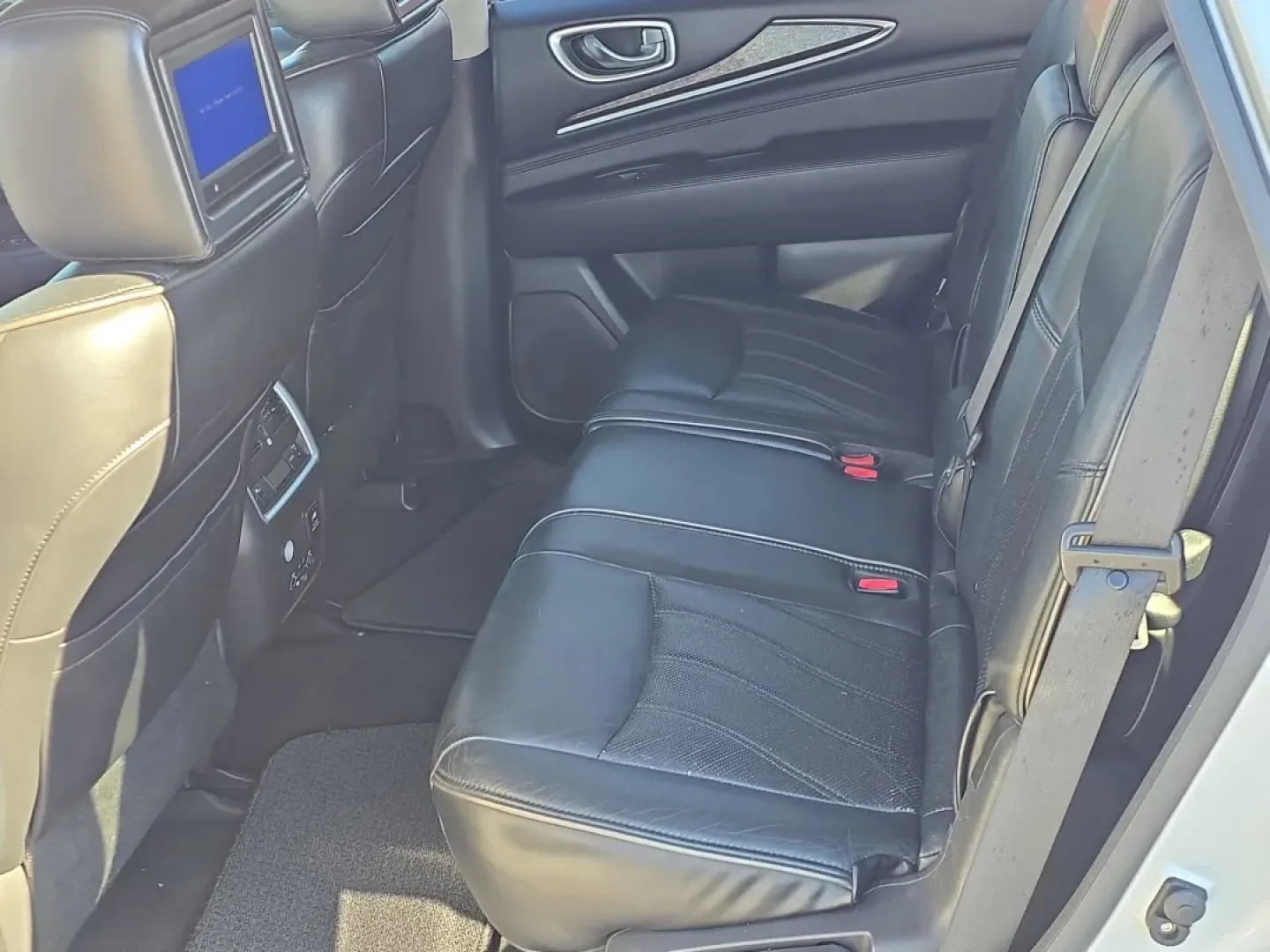 2013 /Graphite Infiniti JX35 (5N1AL0MM4DC) with an Other engine, located at 5115 14th Ave., Columbus, GA, 31904, (706) 323-0345, 32.511494, -84.971046 - Looking for an SUV that perfectly balances family needs with a touch of luxury? Meet the 2013 Infiniti JX35, available now at Gils Auto in Phenix City, AL. This versatile vehicle is designed for those who crave comfort and style without sacrificing practicality. Whether you're shuttling the kids to - Photo#15